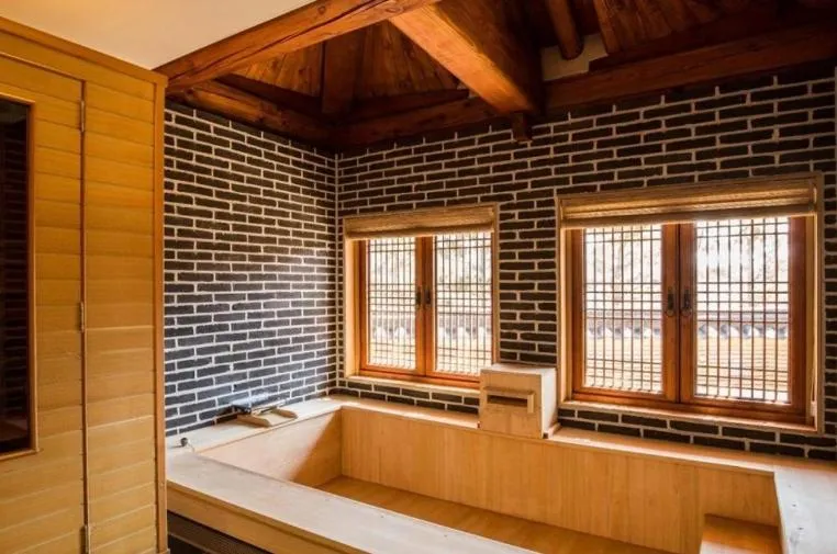 Bathroom in Gyeongwonjae By Walkerhill