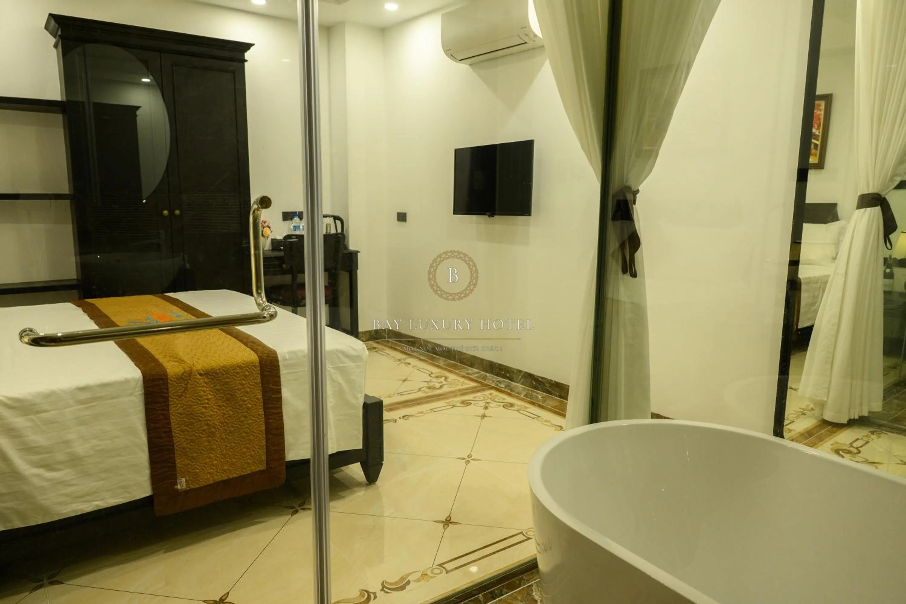 Shower, Bed in Bay Luxury Hotel & Spa - No 1 Ngo Huyen