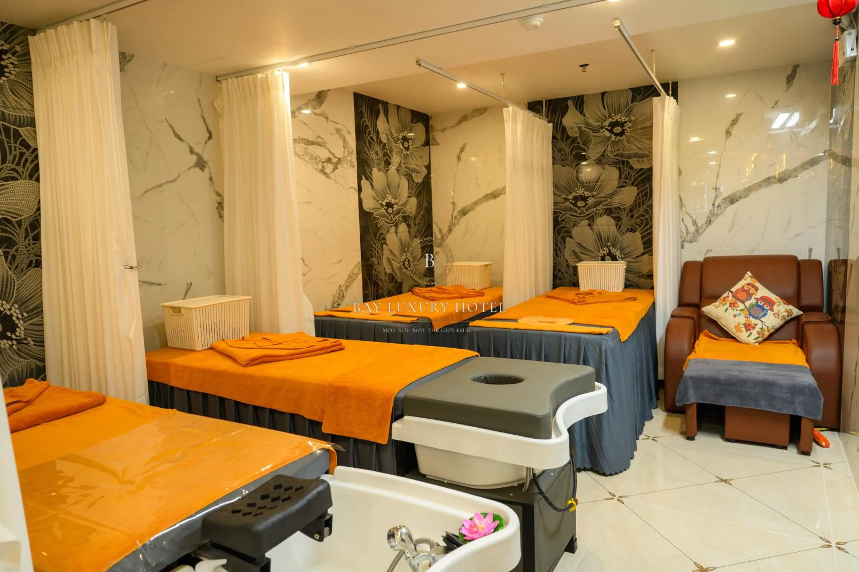 Spa and wellness centre/facilities, Bed in Bay Luxury Hotel & Spa - No 1 Ngo Huyen