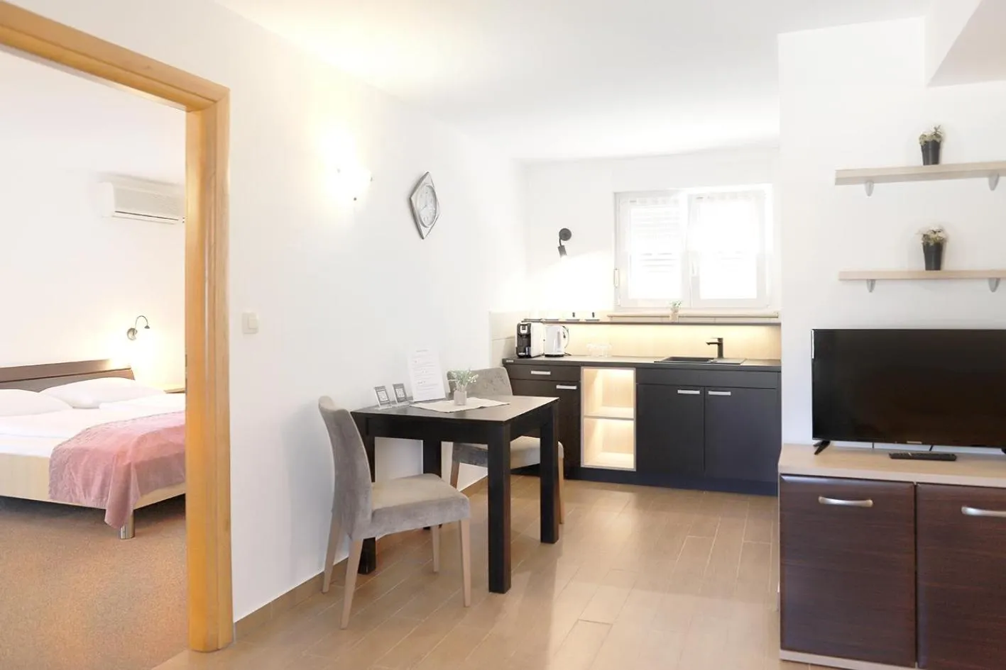 Seating area, Bed in Hotel Villa Margaret