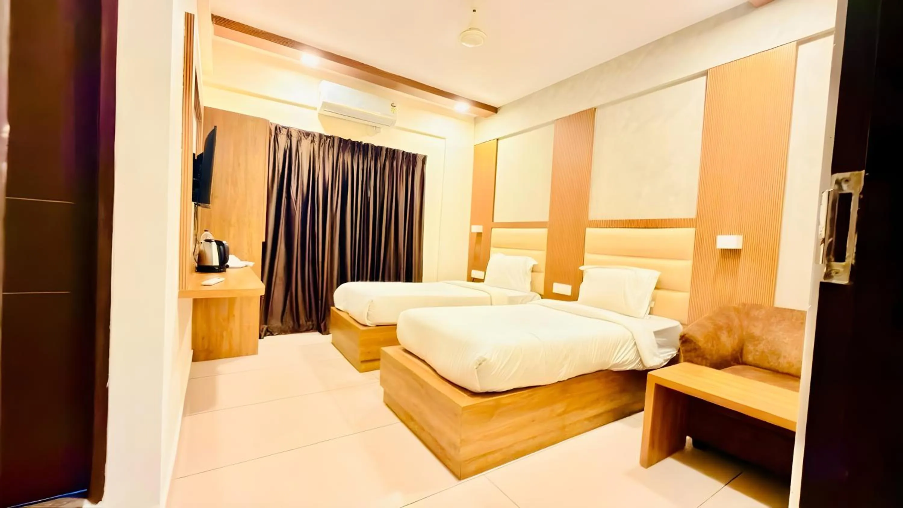 Bed in Hotel Rotano Garden Near Marathahalli Bridge