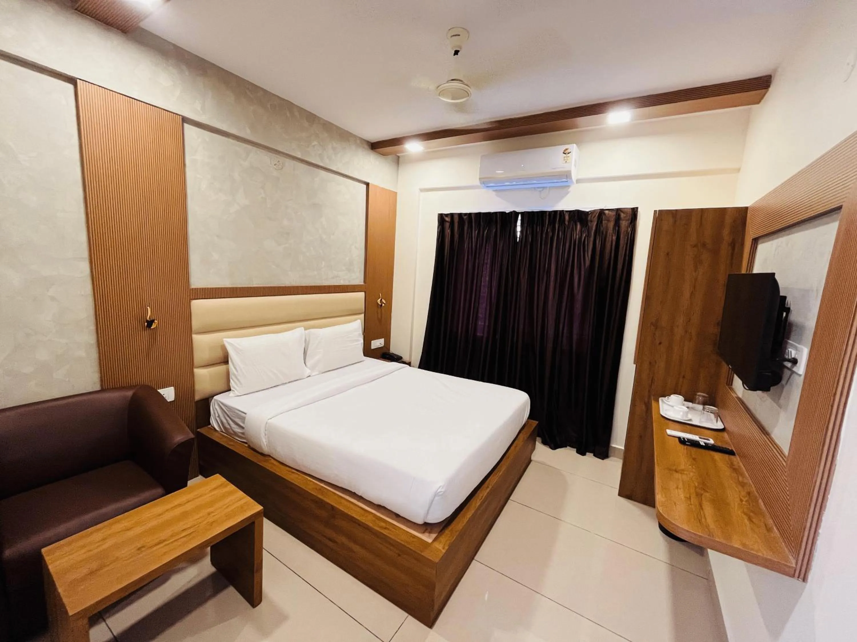Bedroom, Bed in Hotel Rotano Garden Near Marathahalli Bridge