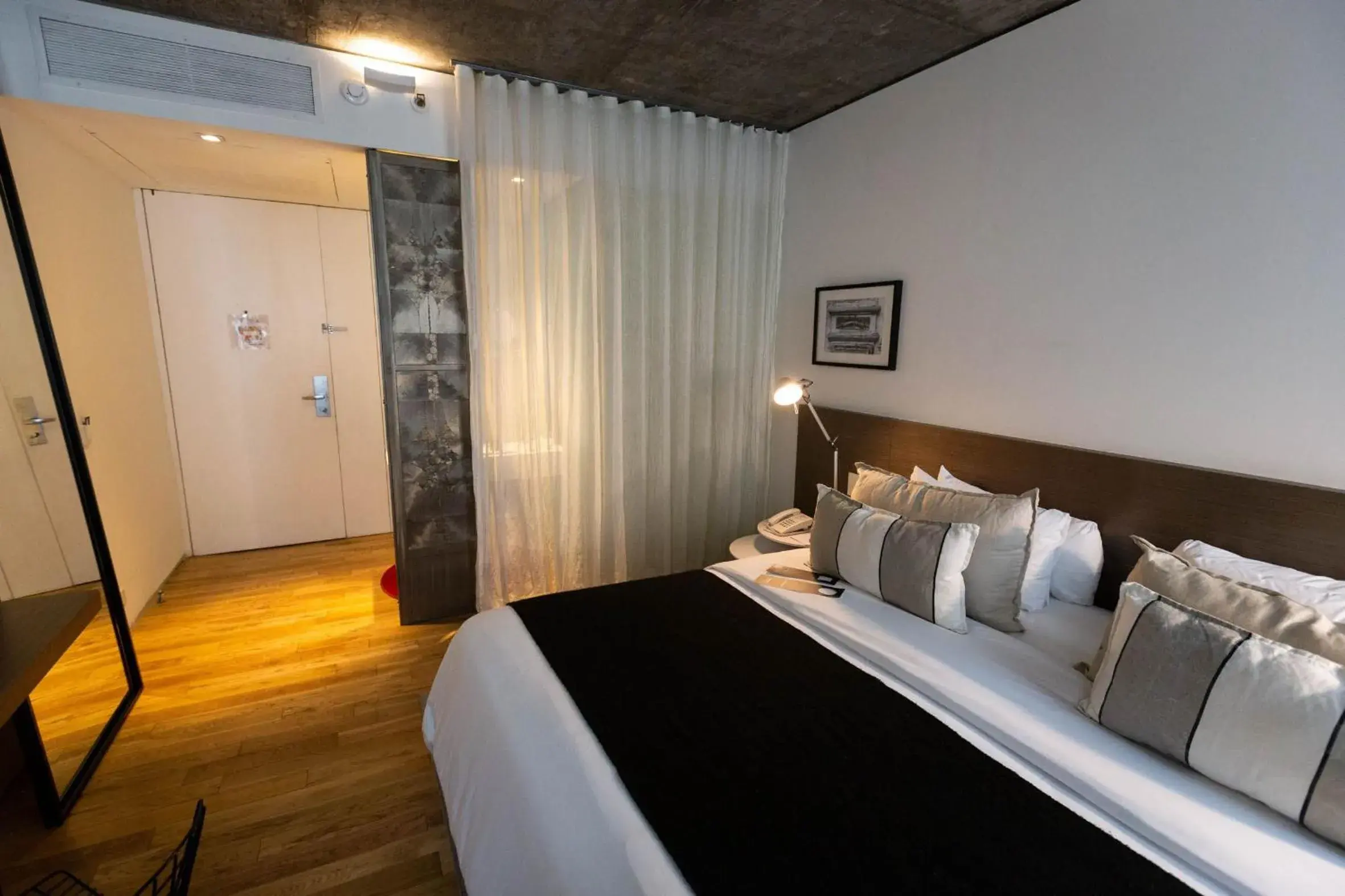 Bedroom, Bed in Anselmo Buenos Aires, Curio Collection by Hilton Bedroom, Bed in Anselmo Buenos Aires, Curio Collection by Hilton