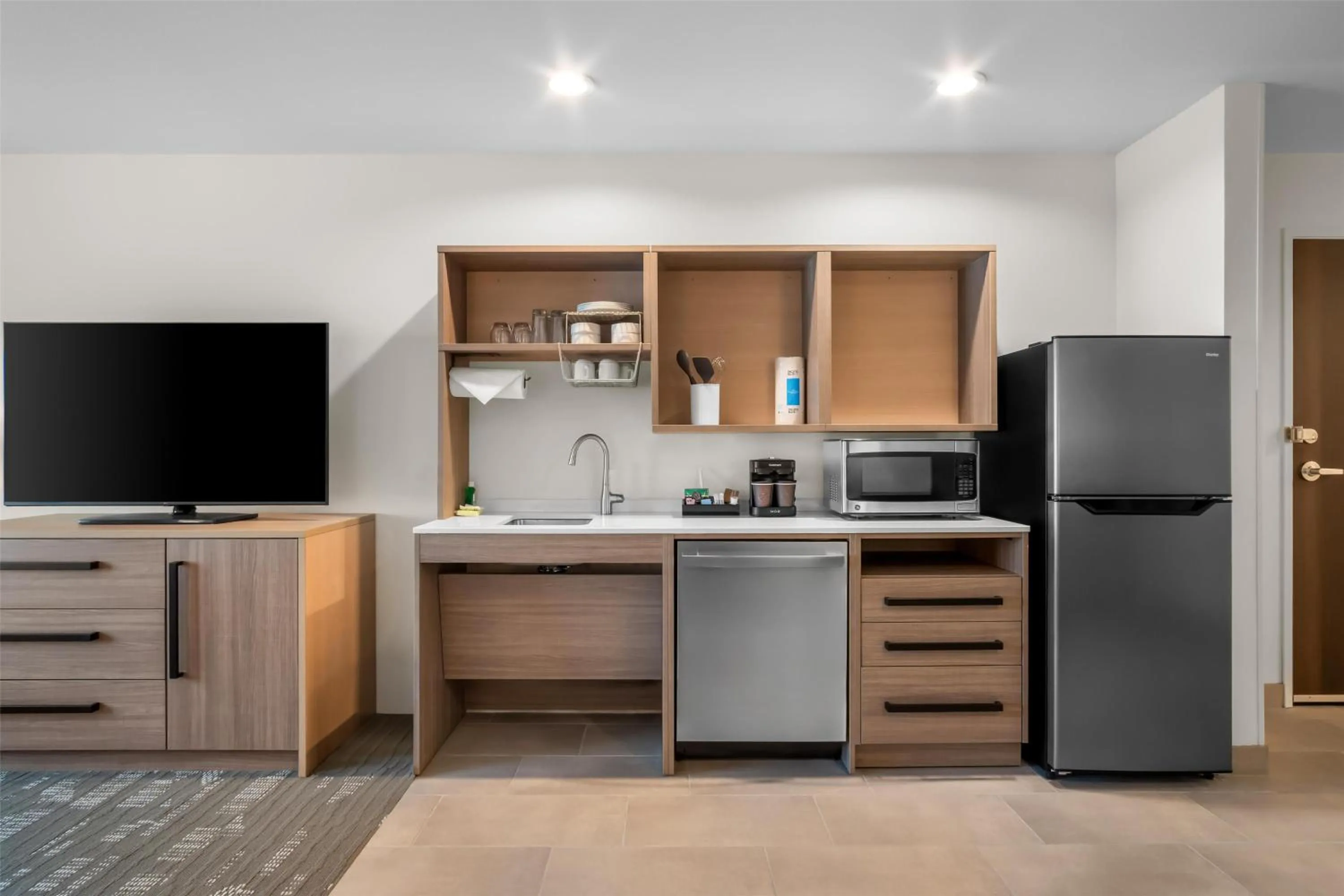 Kitchen or kitchenette in Home2 Suites by Hilton Irving/DFW Airport North