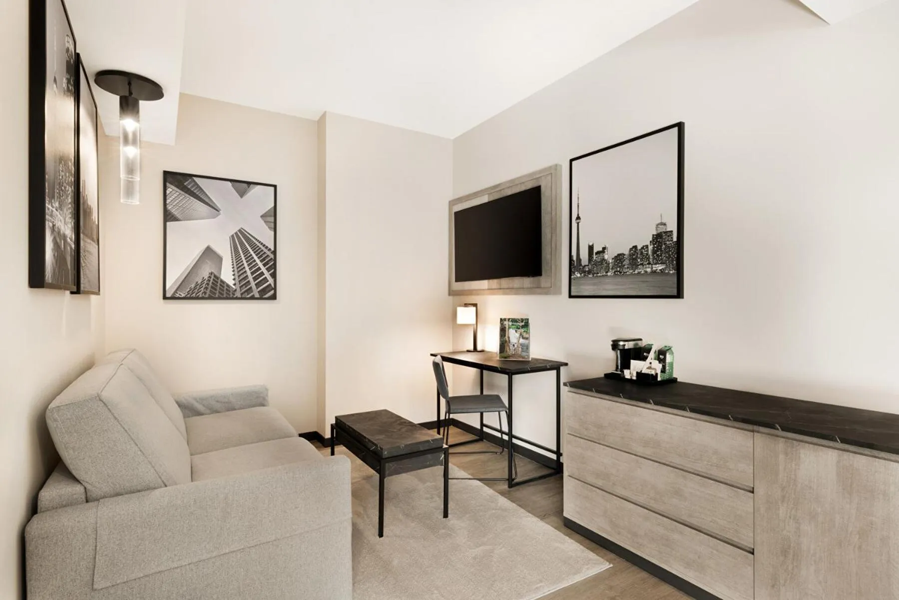 TV and multimedia in Riu Plaza Toronto