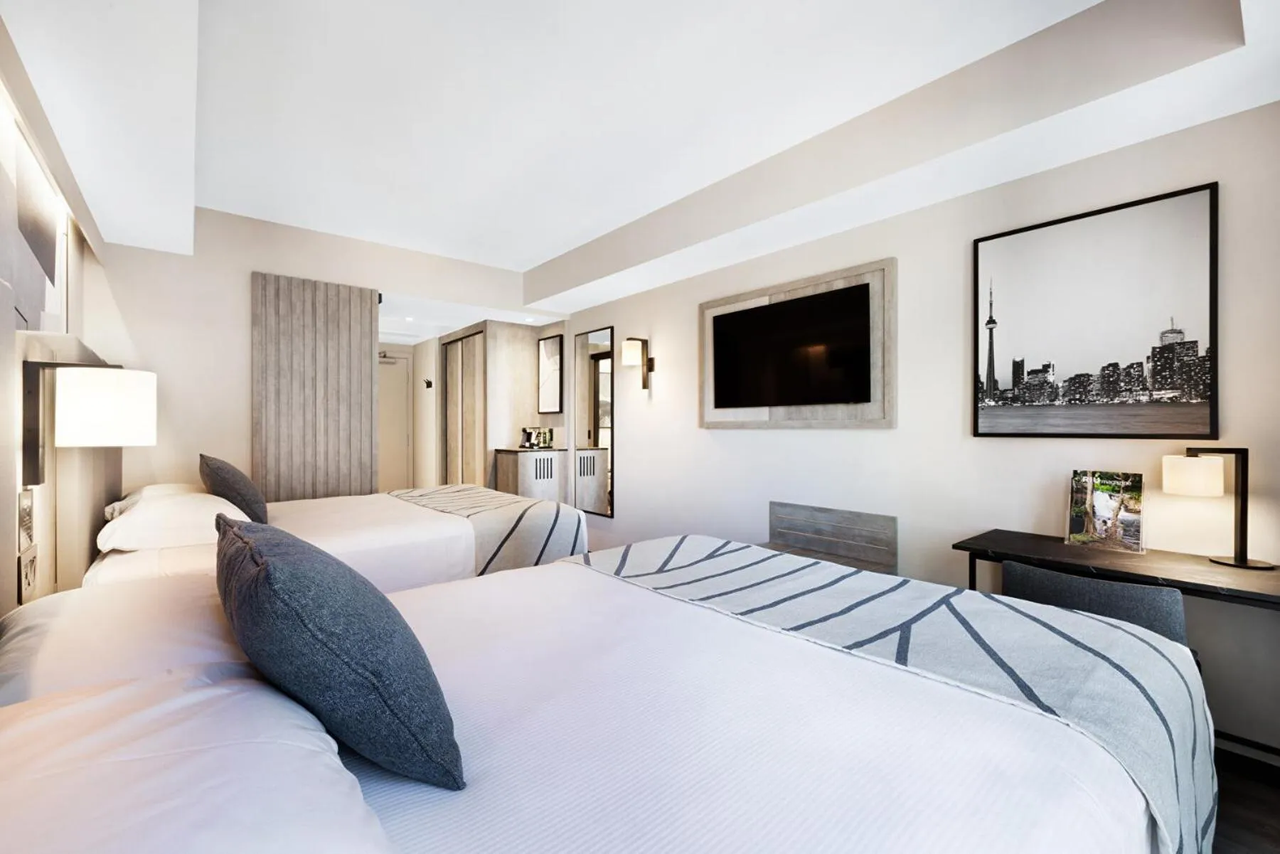 Bed in Riu Plaza Toronto