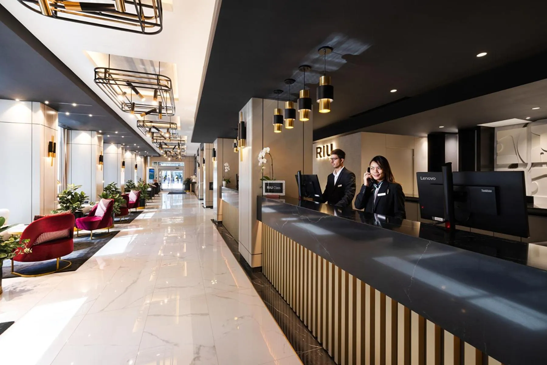 Lobby or reception in Riu Plaza Toronto