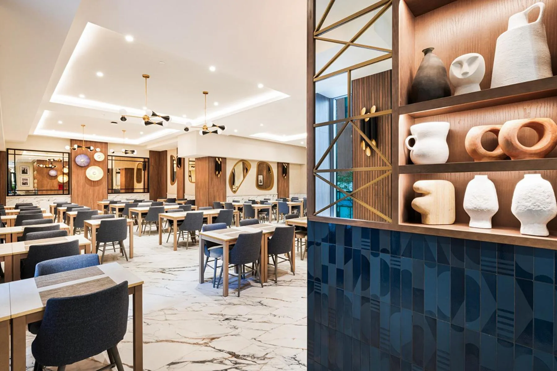 Restaurant/places to eat in Riu Plaza Toronto