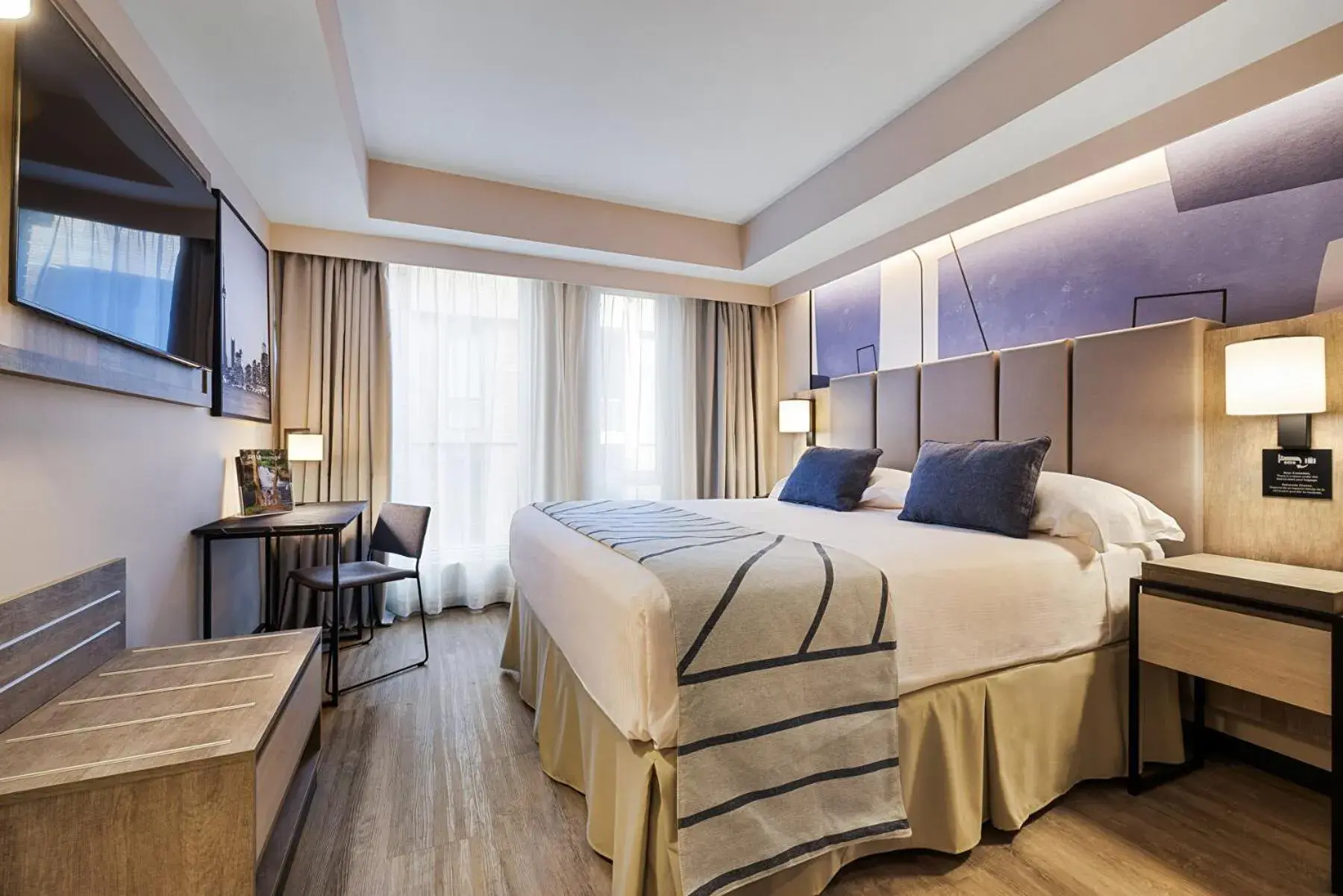 Bedroom, Bed in Riu Plaza Toronto Bedroom, Bed in Riu Plaza Toronto