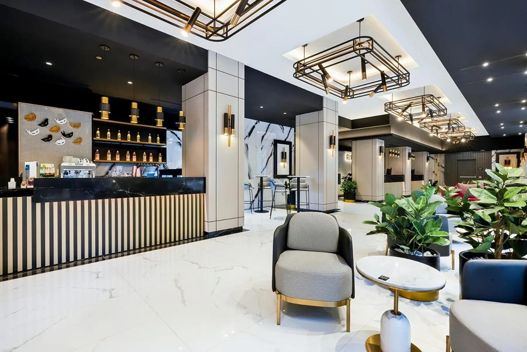 Lounge or bar in Riu Plaza Toronto Lounge or bar in Riu Plaza Toronto