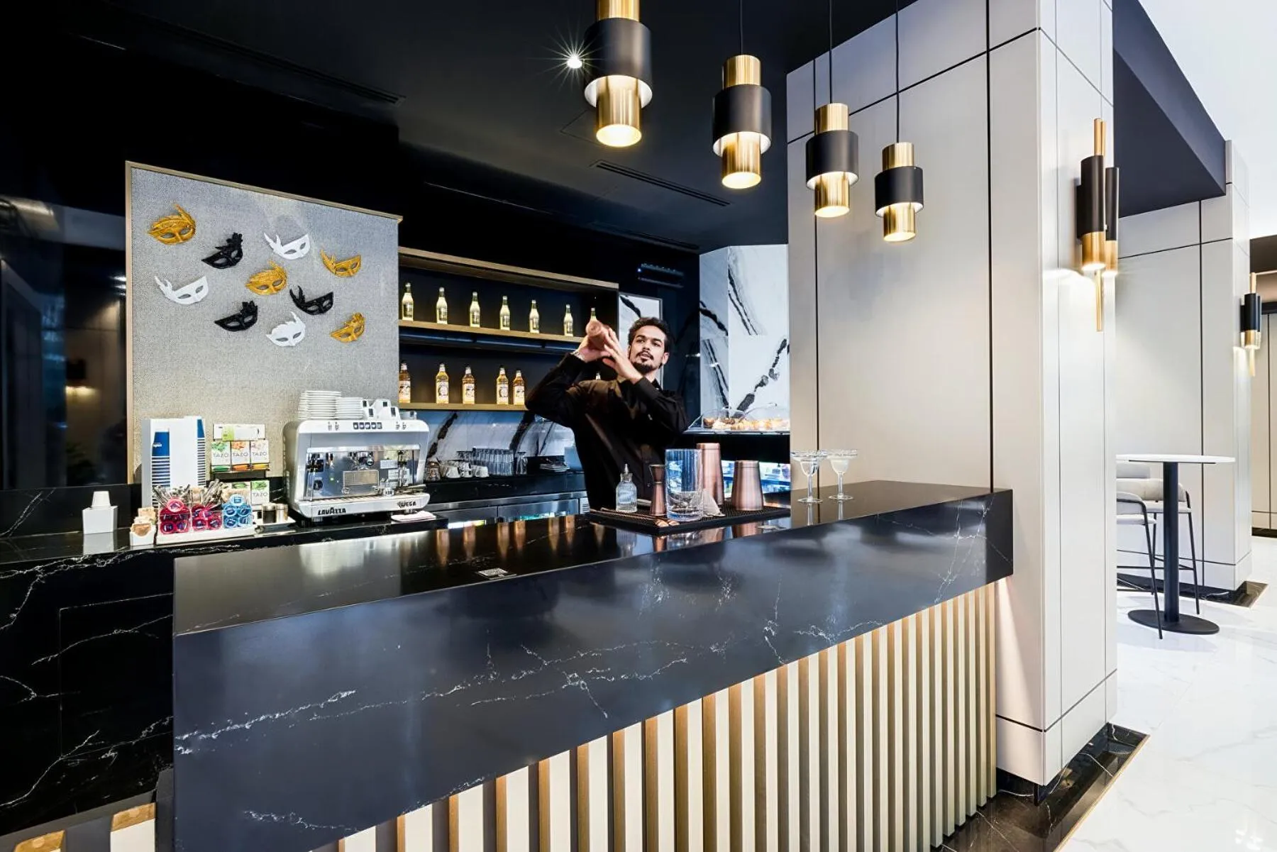 Lounge or bar in Riu Plaza Toronto