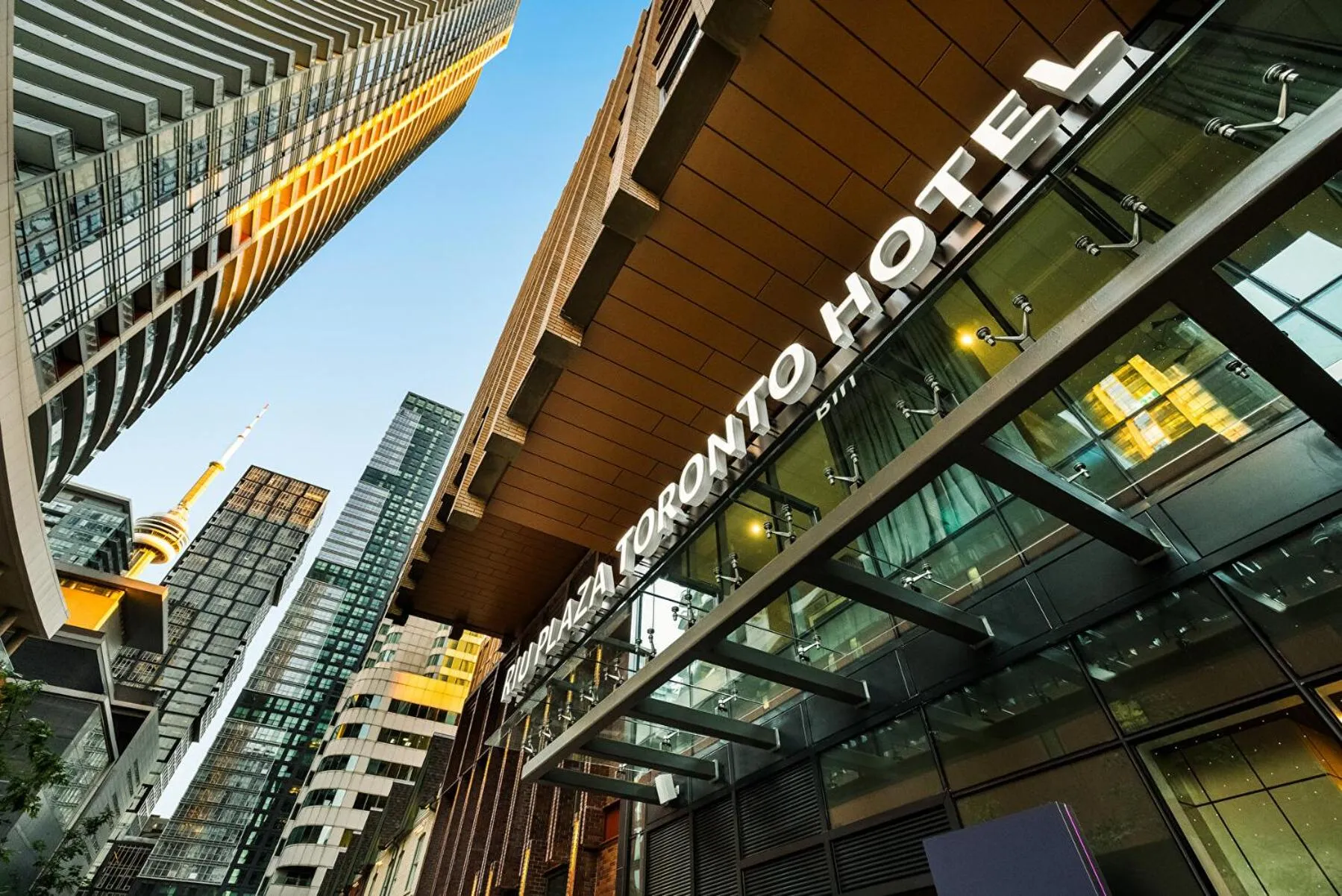 Property building in Riu Plaza Toronto