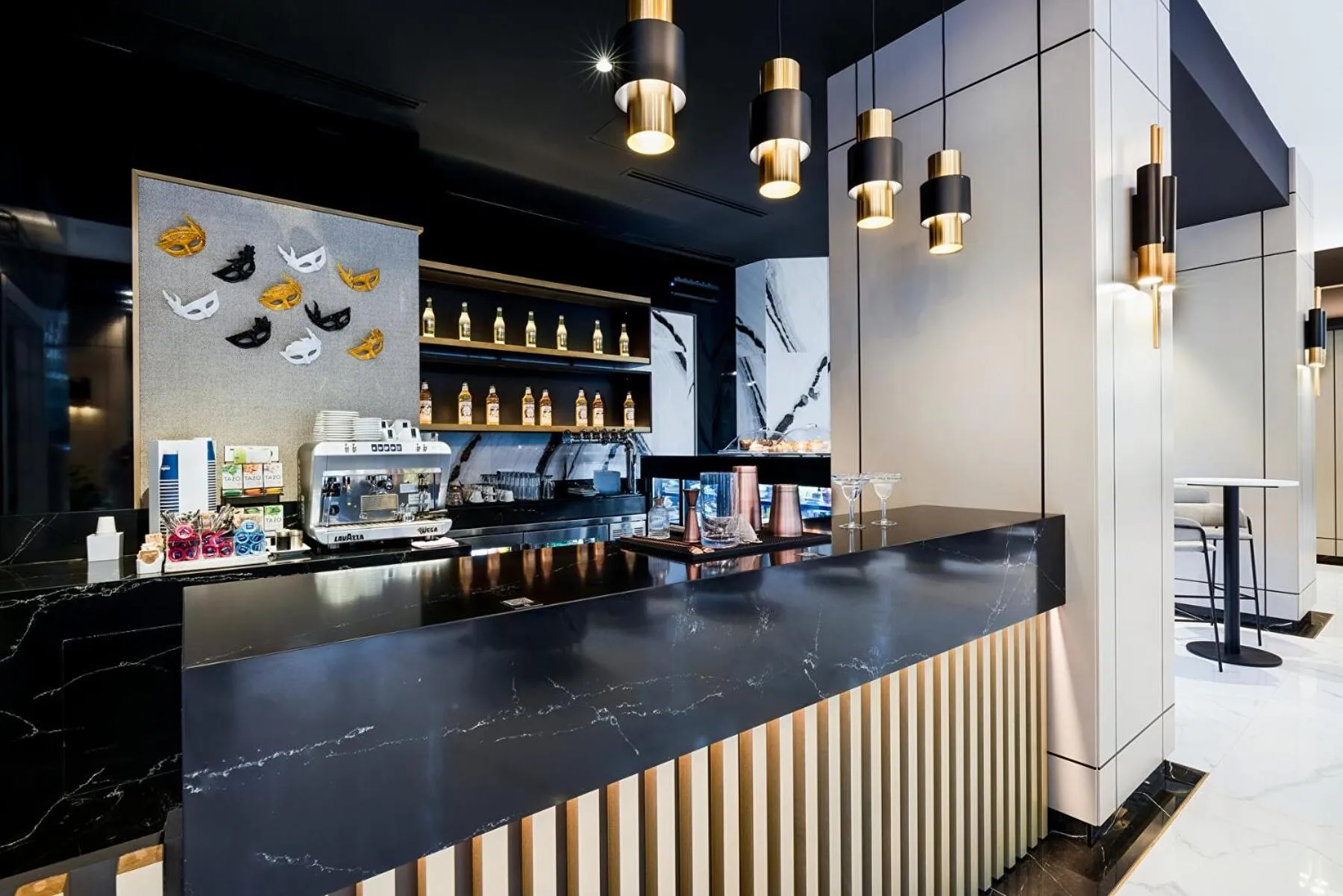 Lounge or bar in Riu Plaza Toronto