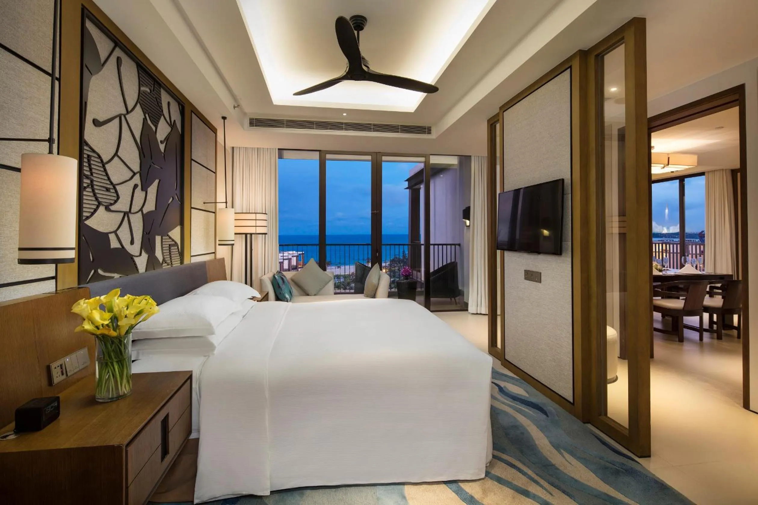 Property building, Bed in Hilton Wenchang