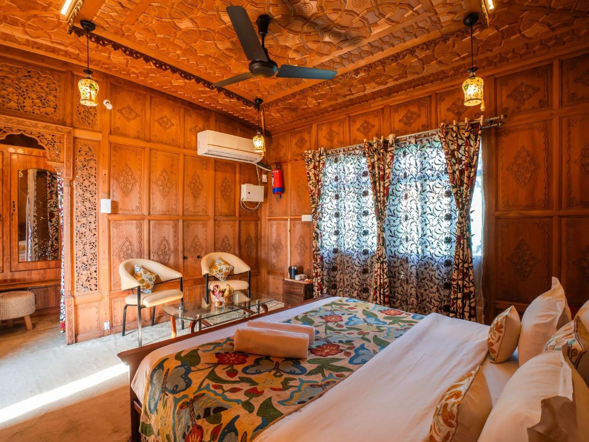 Moustache Houseboat Srinagar
