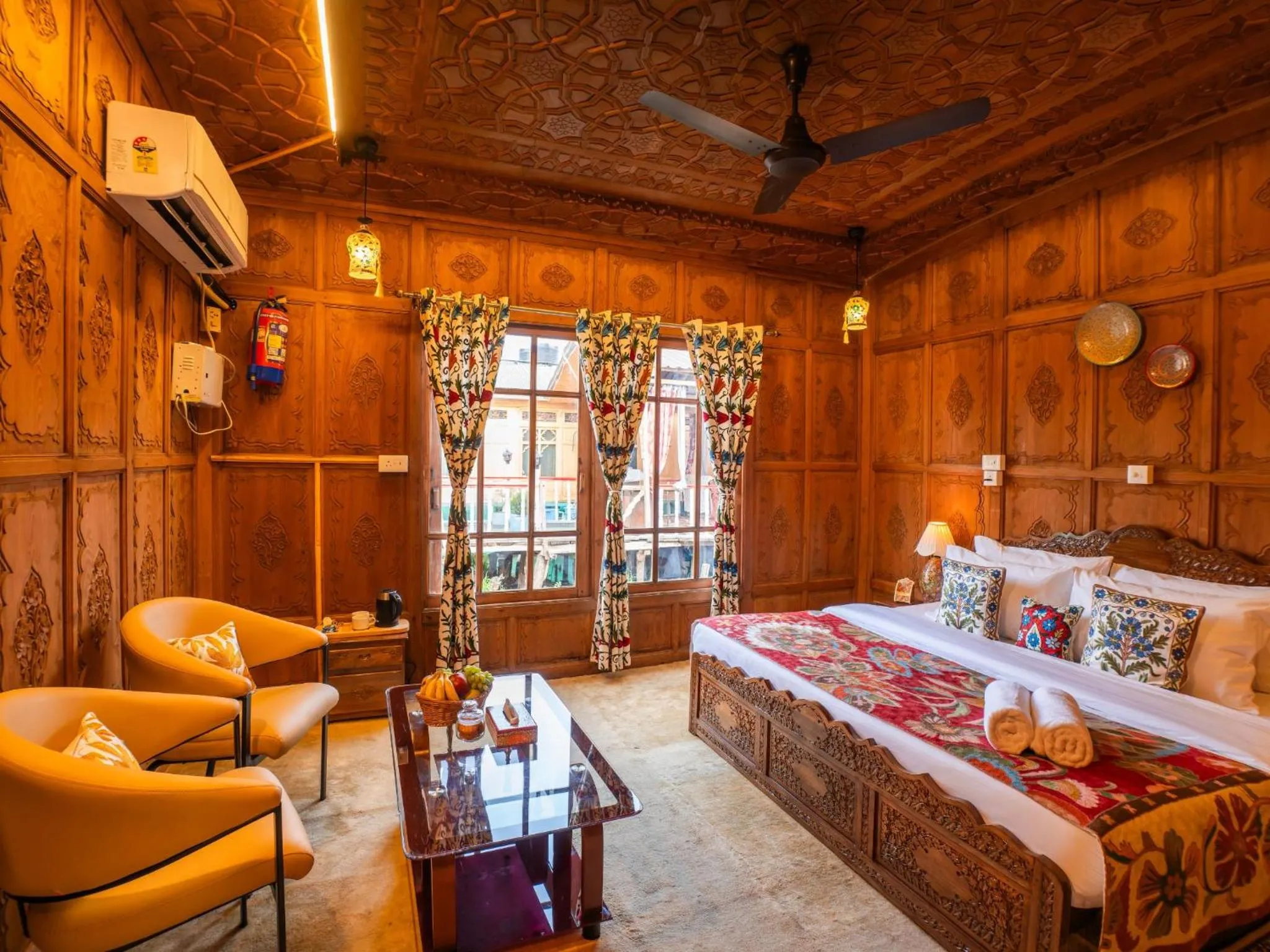 Superior Double Room in Moustache Houseboat Srinagar