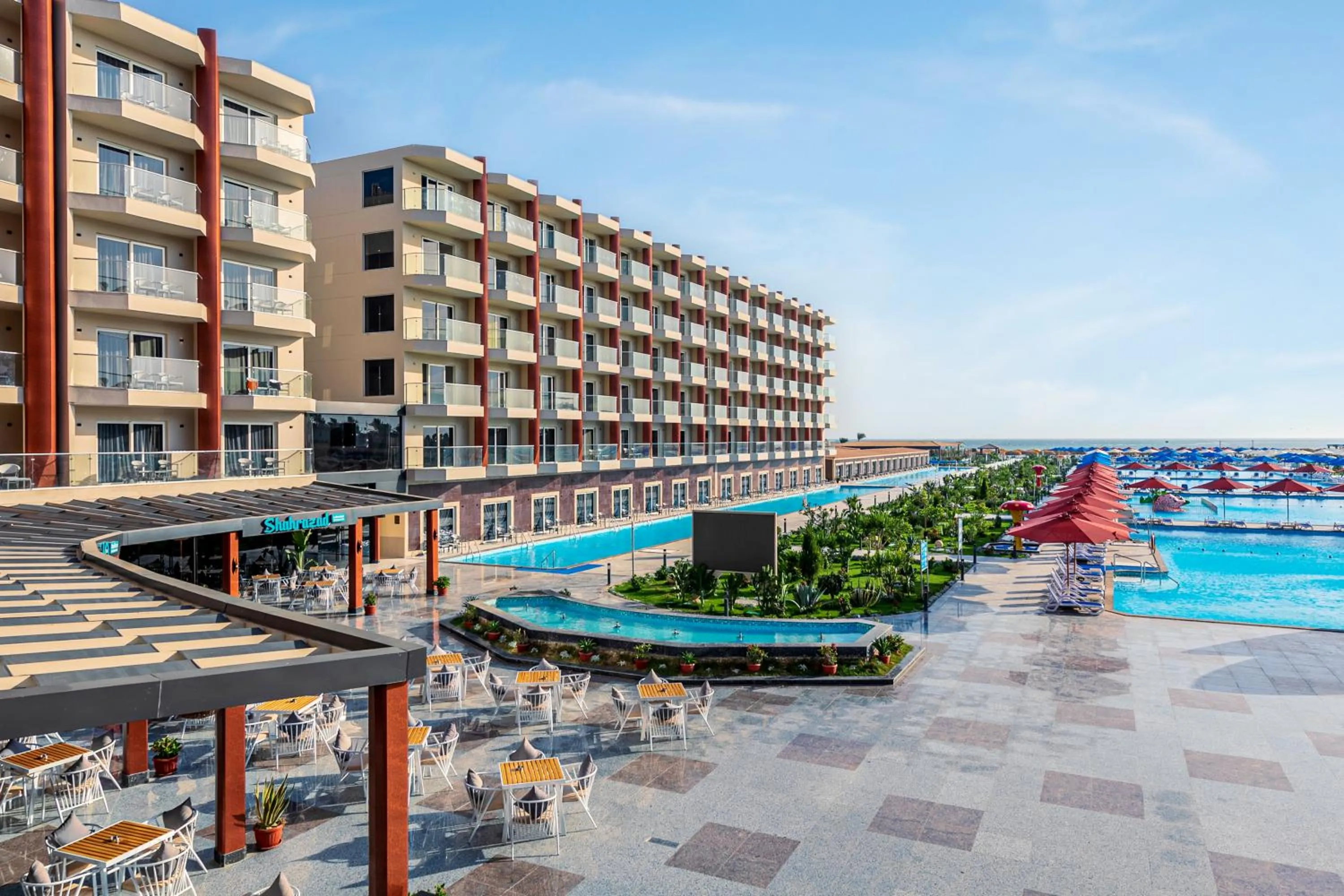 Communal lounge/ TV room in Rewaya Majestic Resort