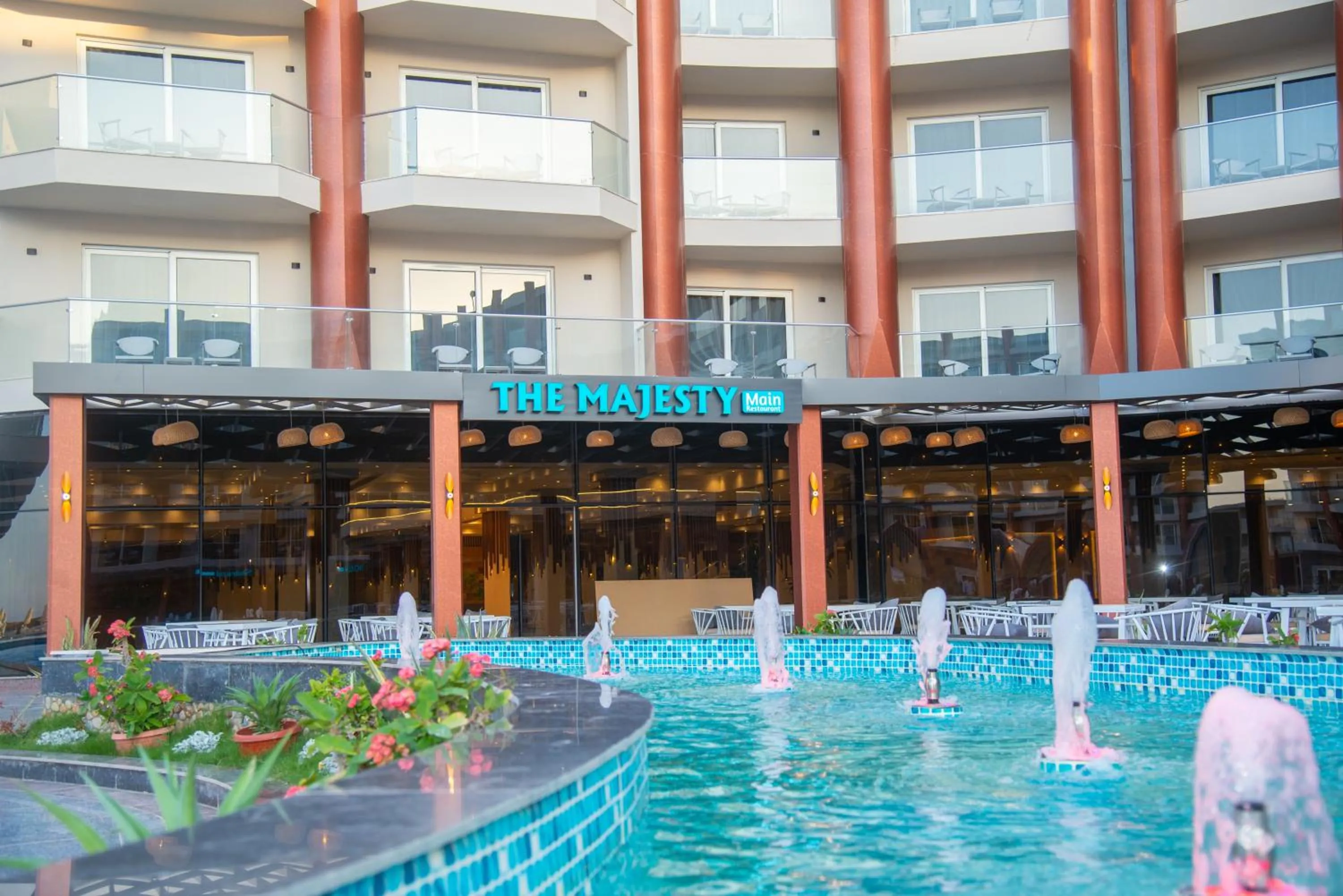 Restaurant/places to eat in Rewaya Majestic Resort