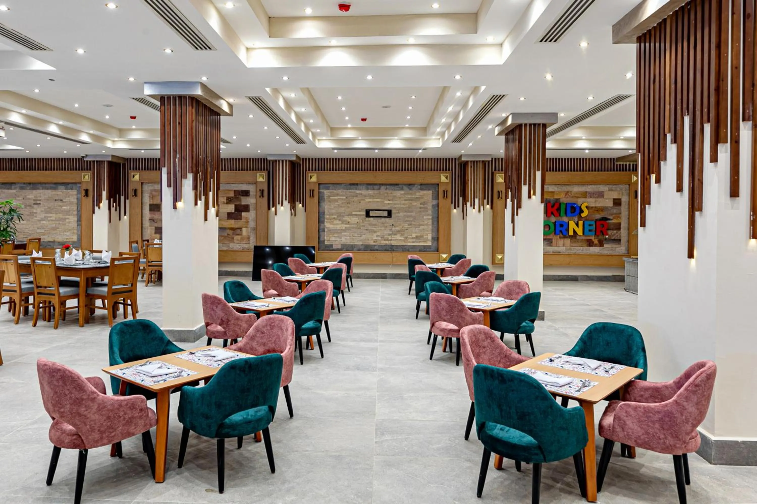 Restaurant/places to eat in Rewaya Majestic Resort