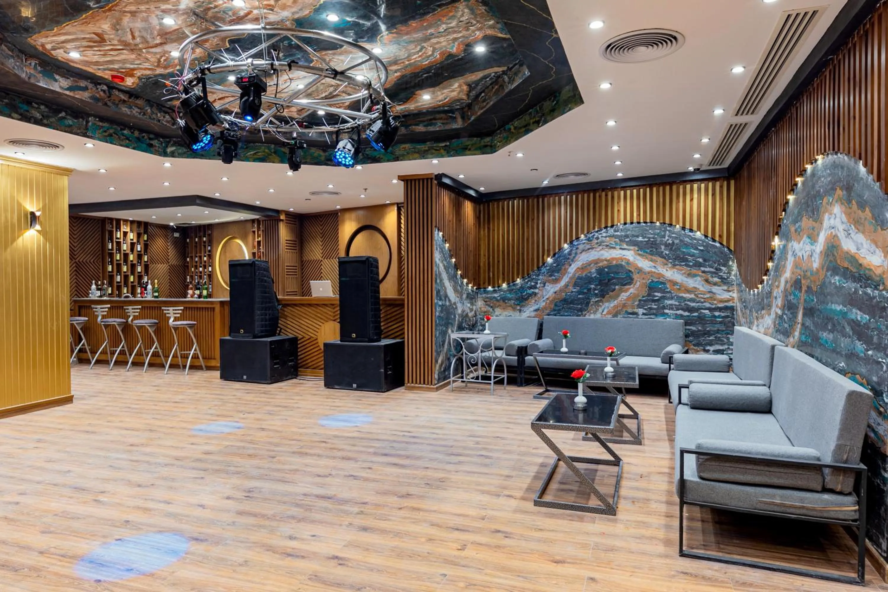 Nightclub / DJ in Rewaya Majestic Resort