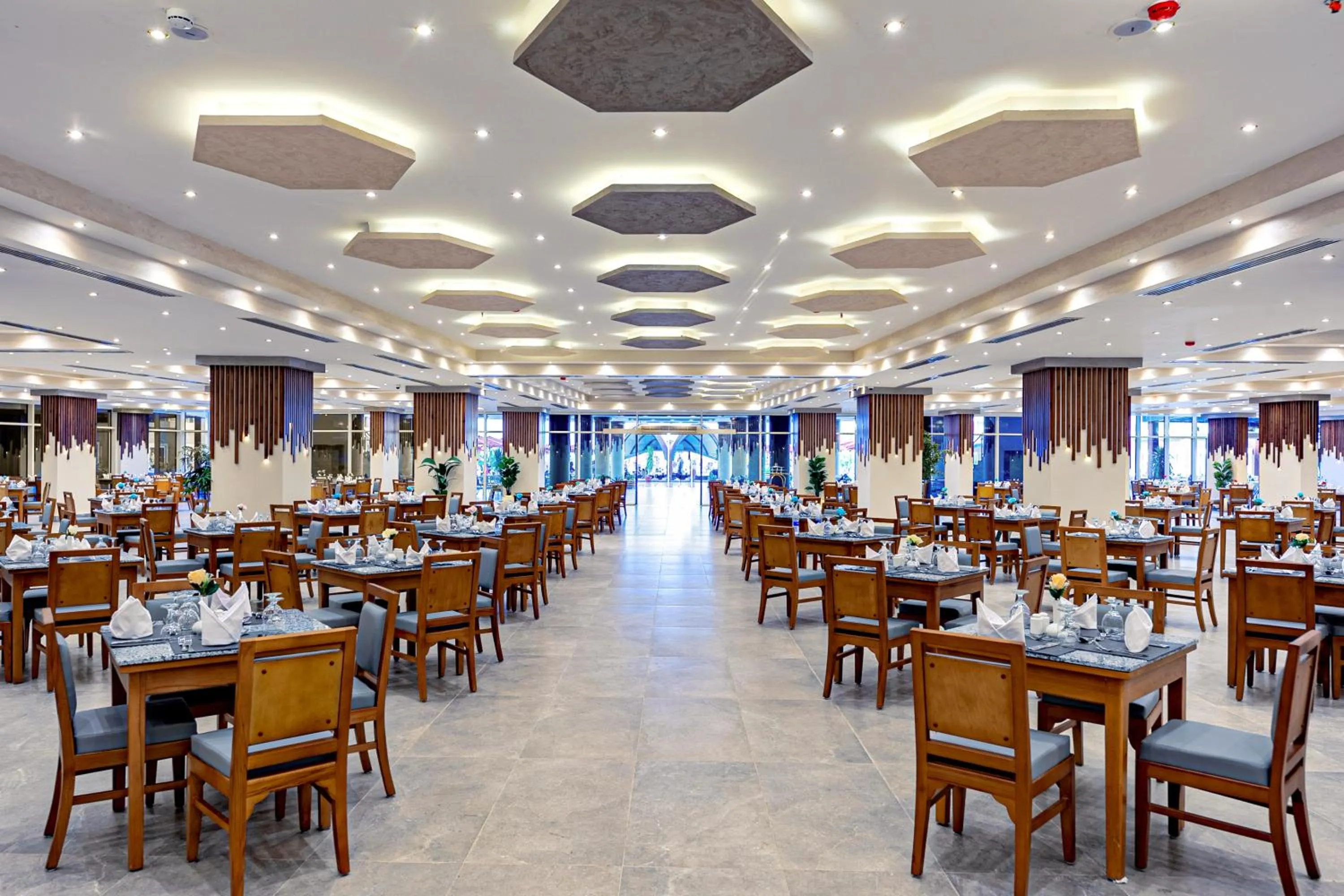 Restaurant/places to eat in Rewaya Majestic Resort