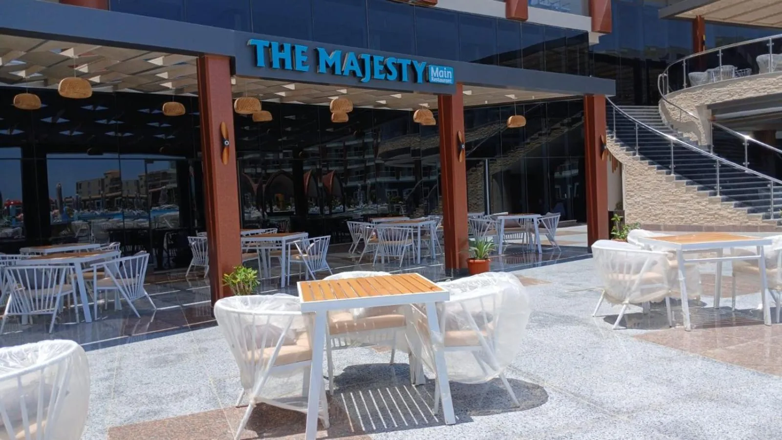 Restaurant/places to eat in Rewaya Majestic Resort