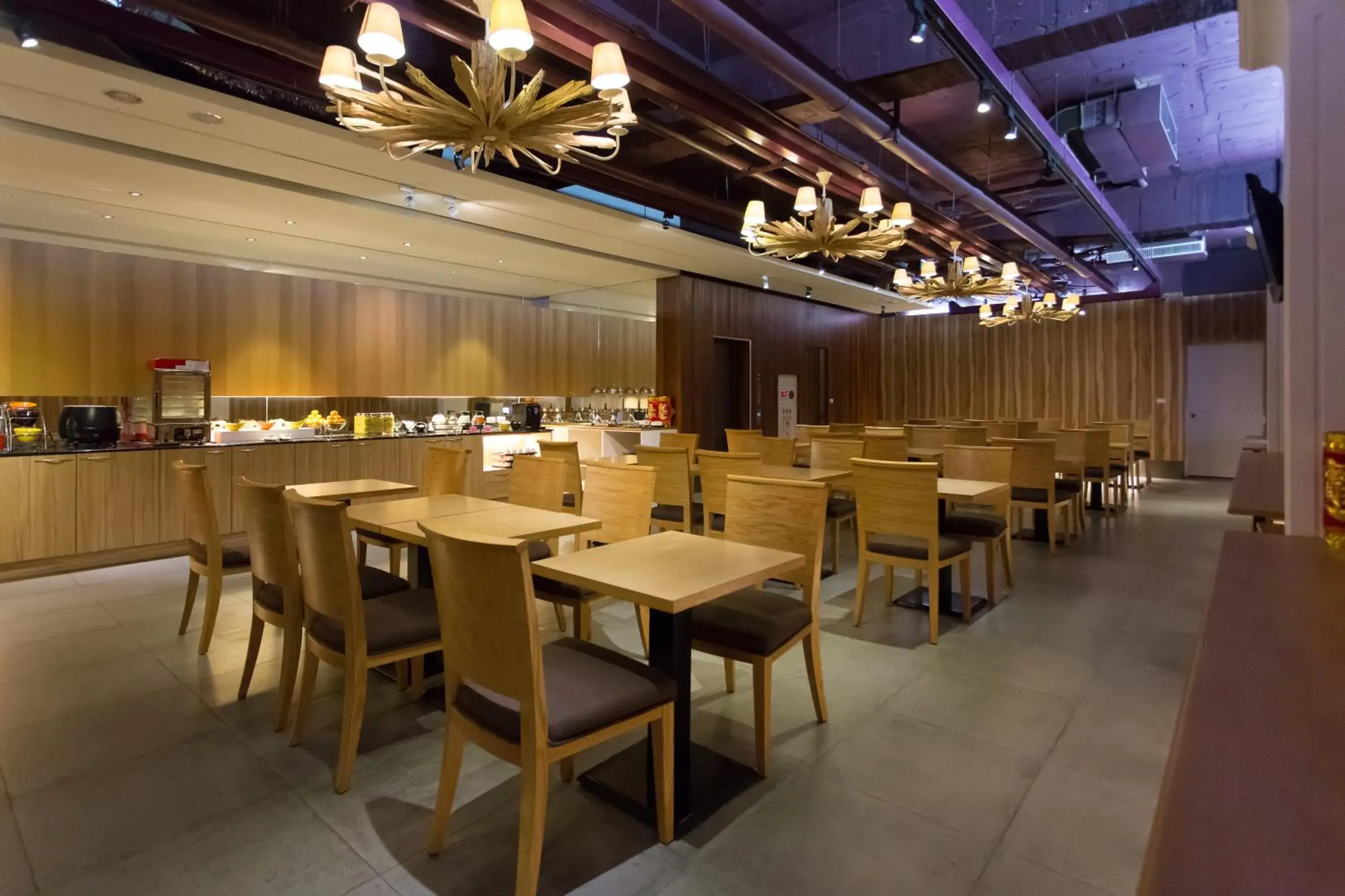 Restaurant/Places to Eat in Lessing Hotel Qixian