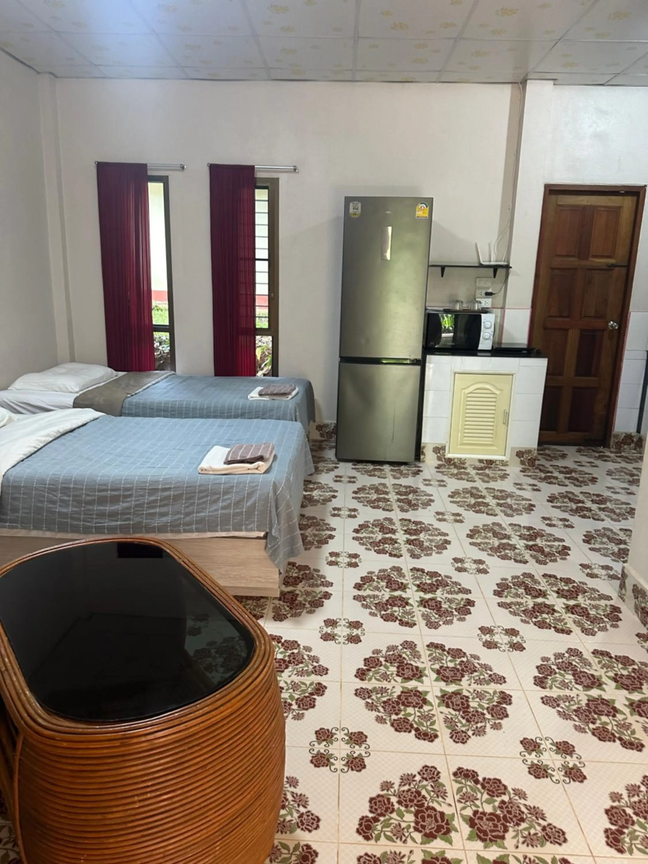 Living room, Bed in Fine Times Resort