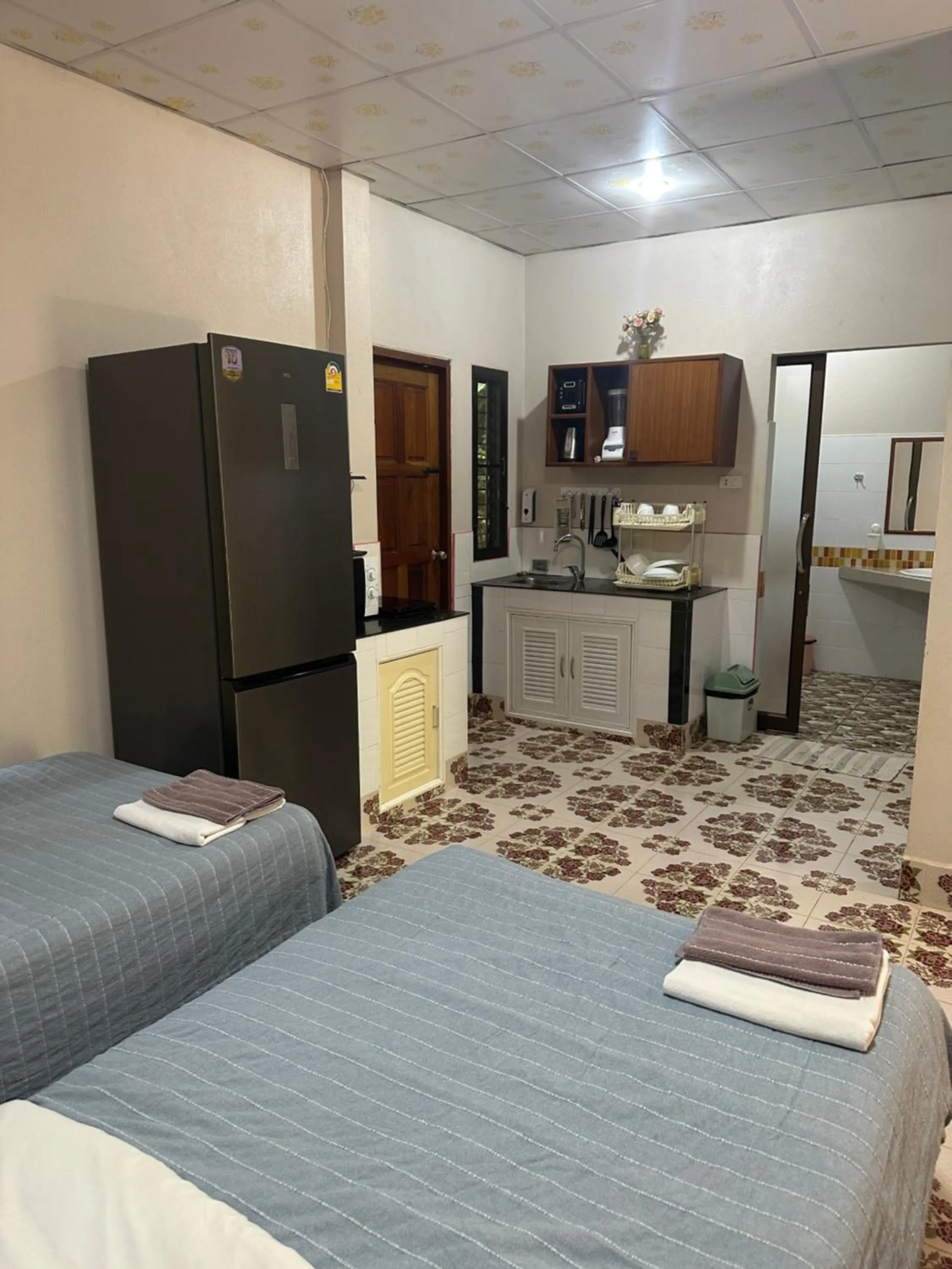 kitchen, Bed in Fine Times Resort