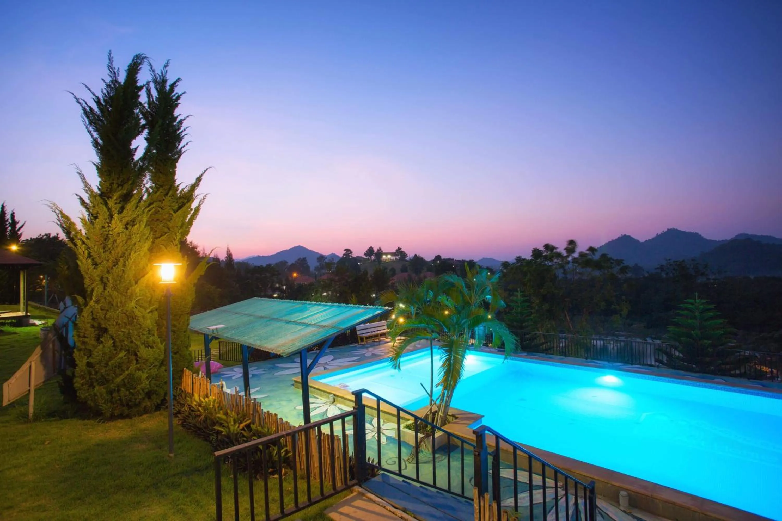 Swimming pool in TonSilp Art Home