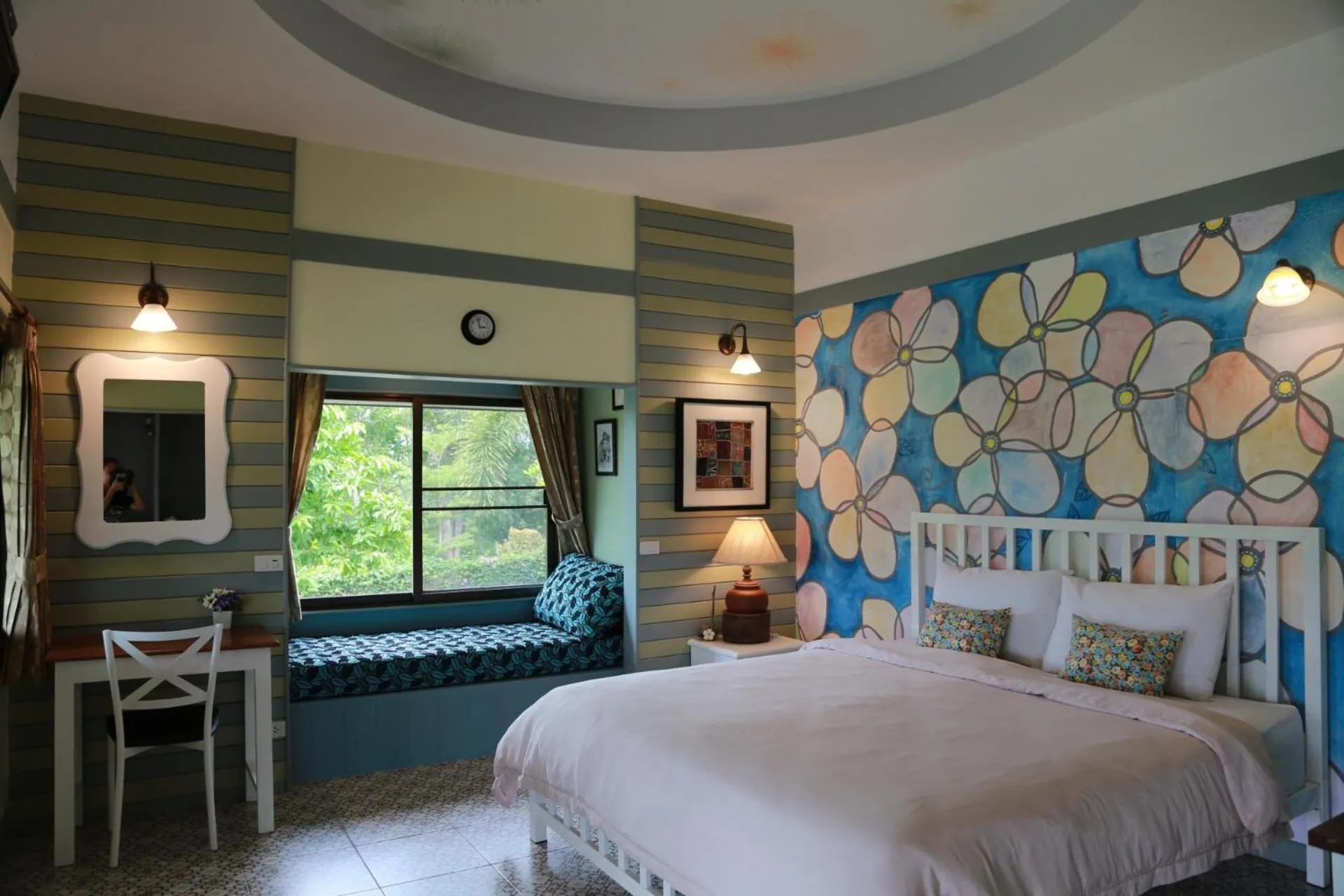 Bed in TonSilp Art Home