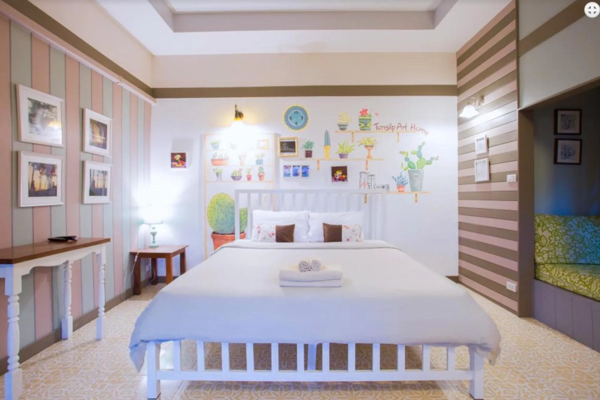 Bed in TonSilp Art Home