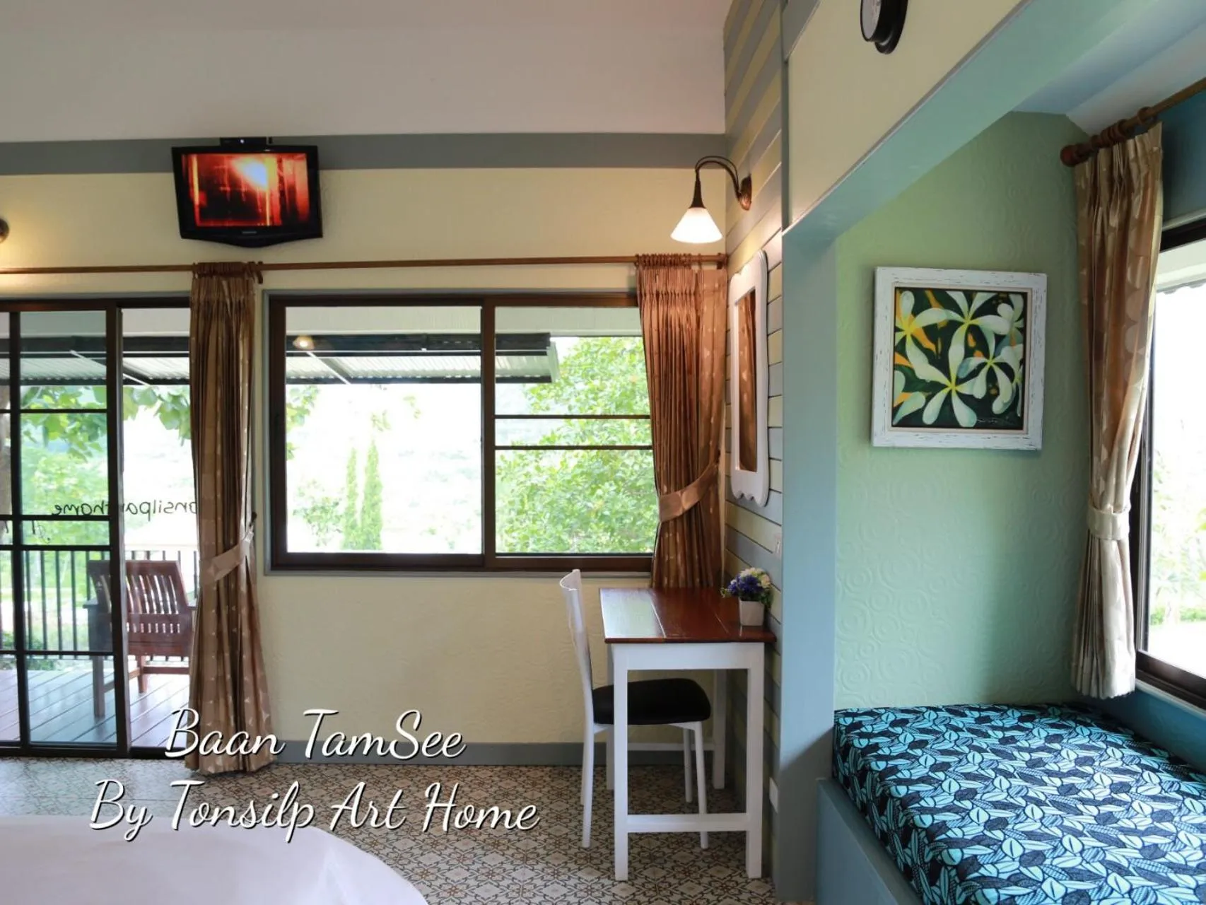 Bed in TonSilp Art Home