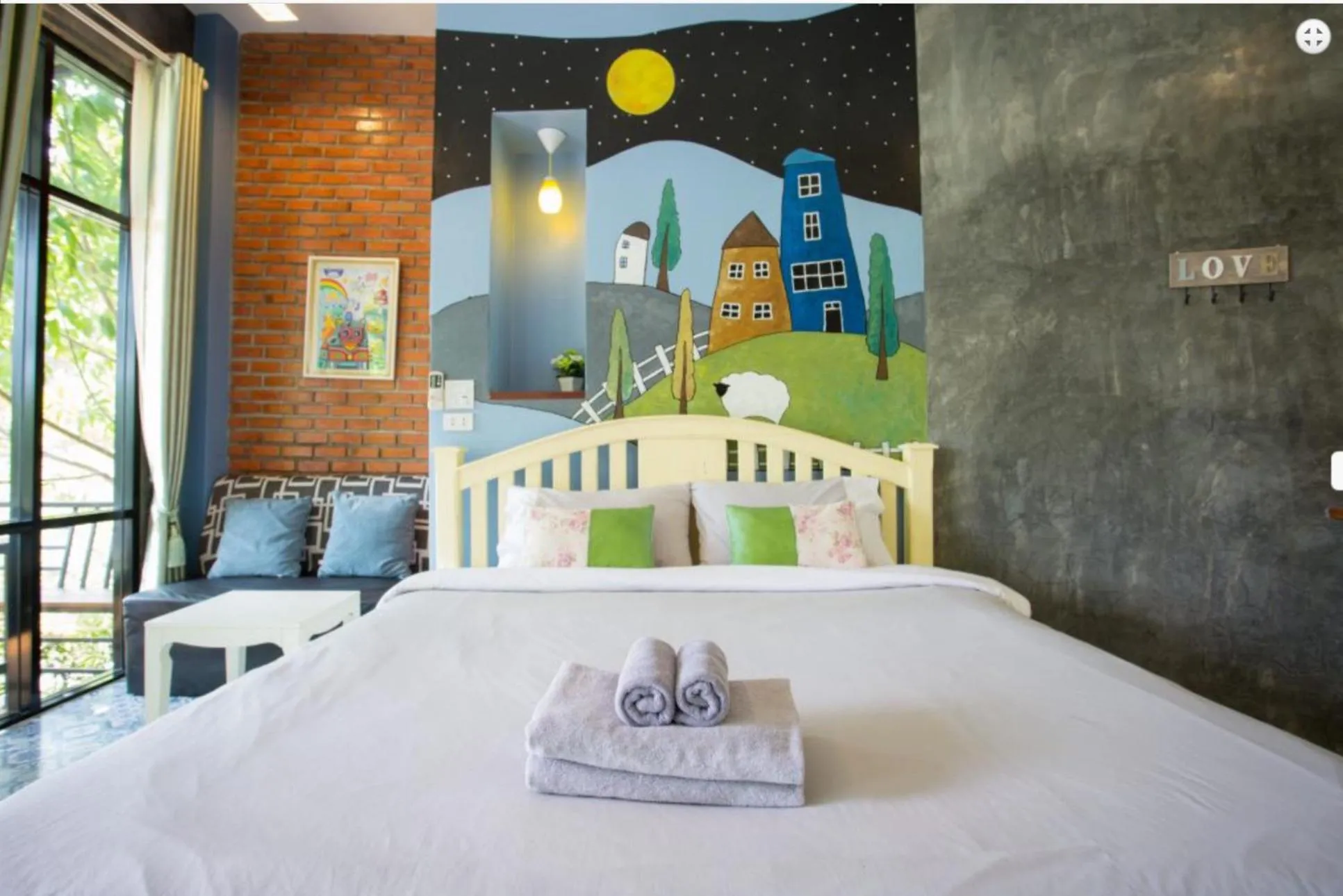 Bed in TonSilp Art Home