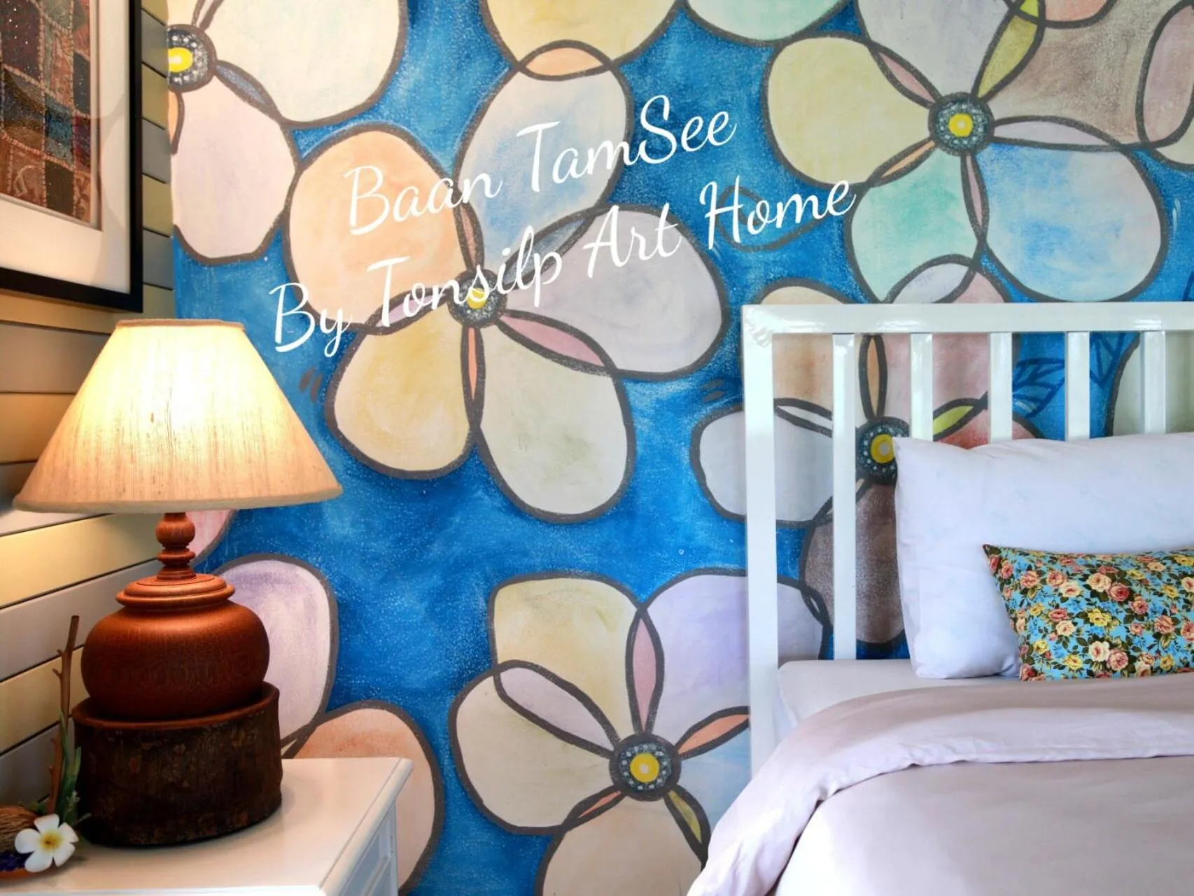 Bed in TonSilp Art Home