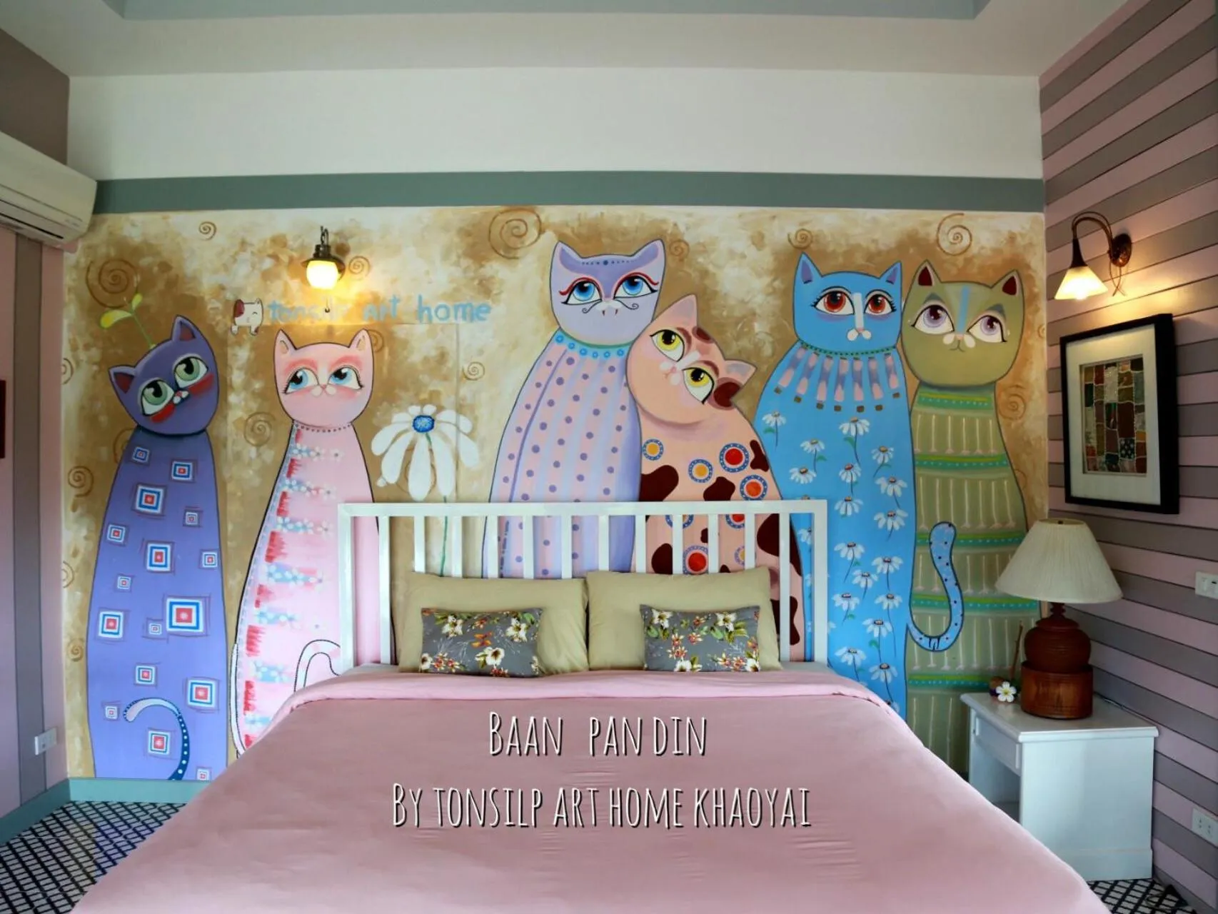 Bed in TonSilp Art Home