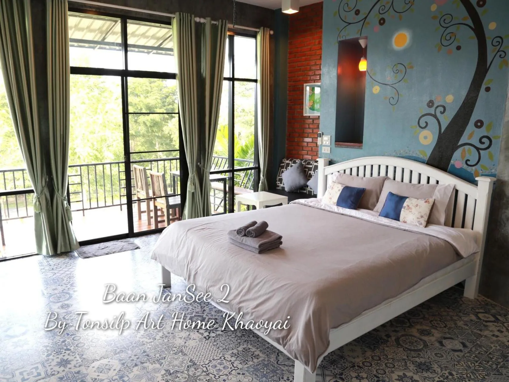 Bed in TonSilp Art Home