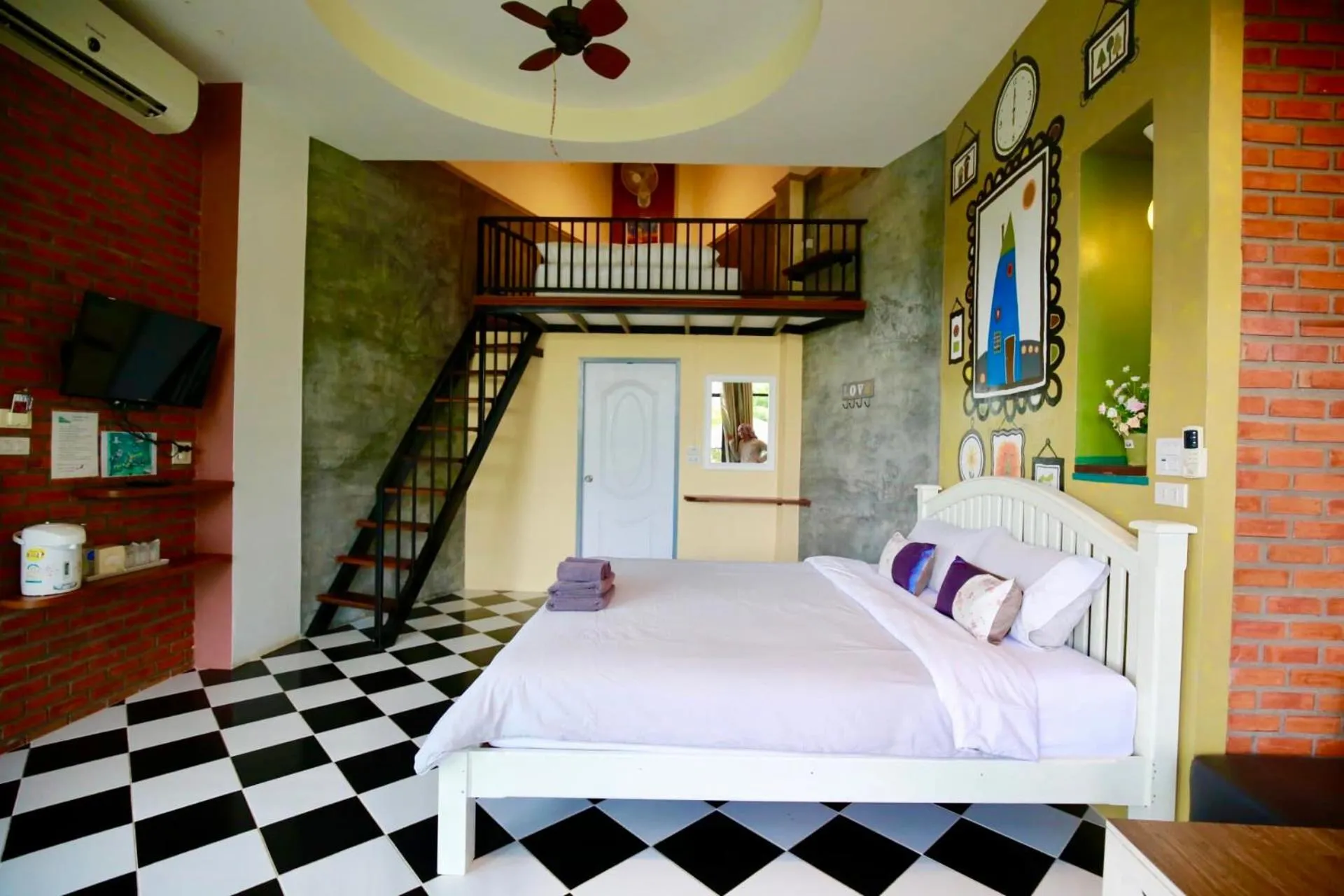 Bed in TonSilp Art Home