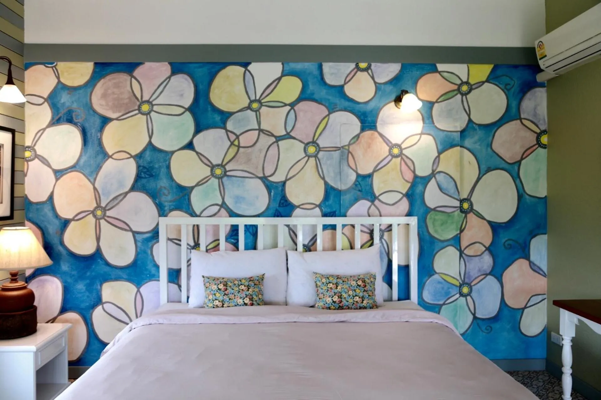 Bed in TonSilp Art Home