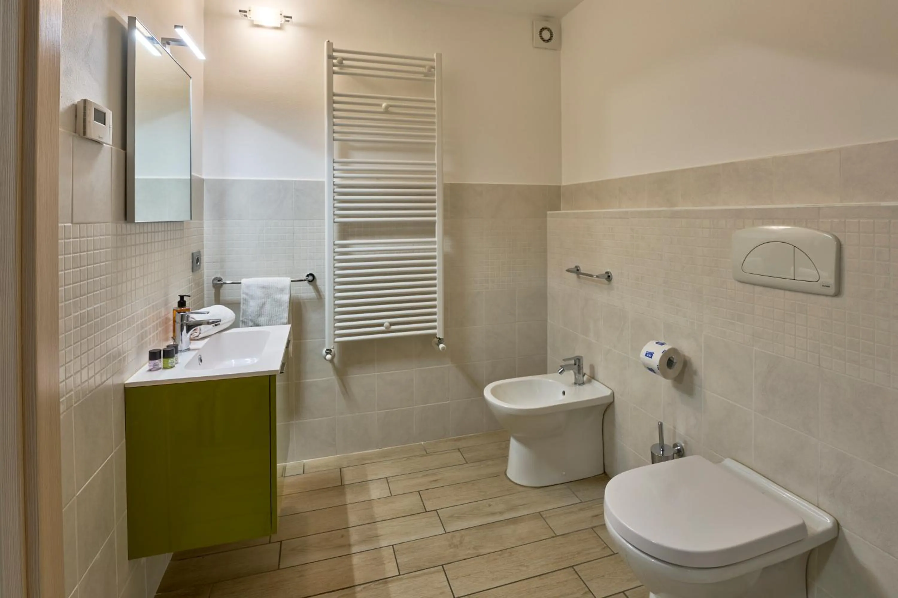Bathroom in Bellagio Village - Holiday Apartments by the Lake - Seasonal Warm Pool and Sauna