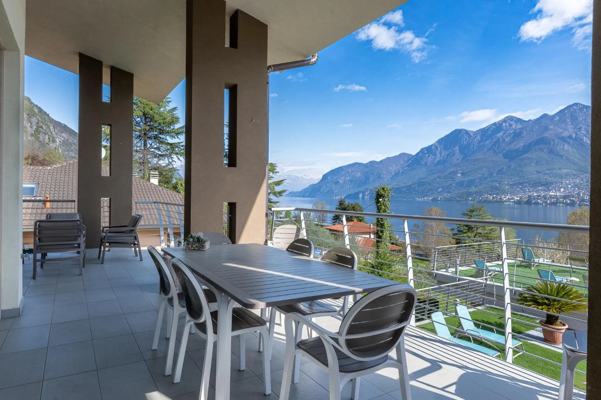 Patio in Bellagio Village - Holiday Apartments by the Lake - Seasonal Warm Pool and Sauna