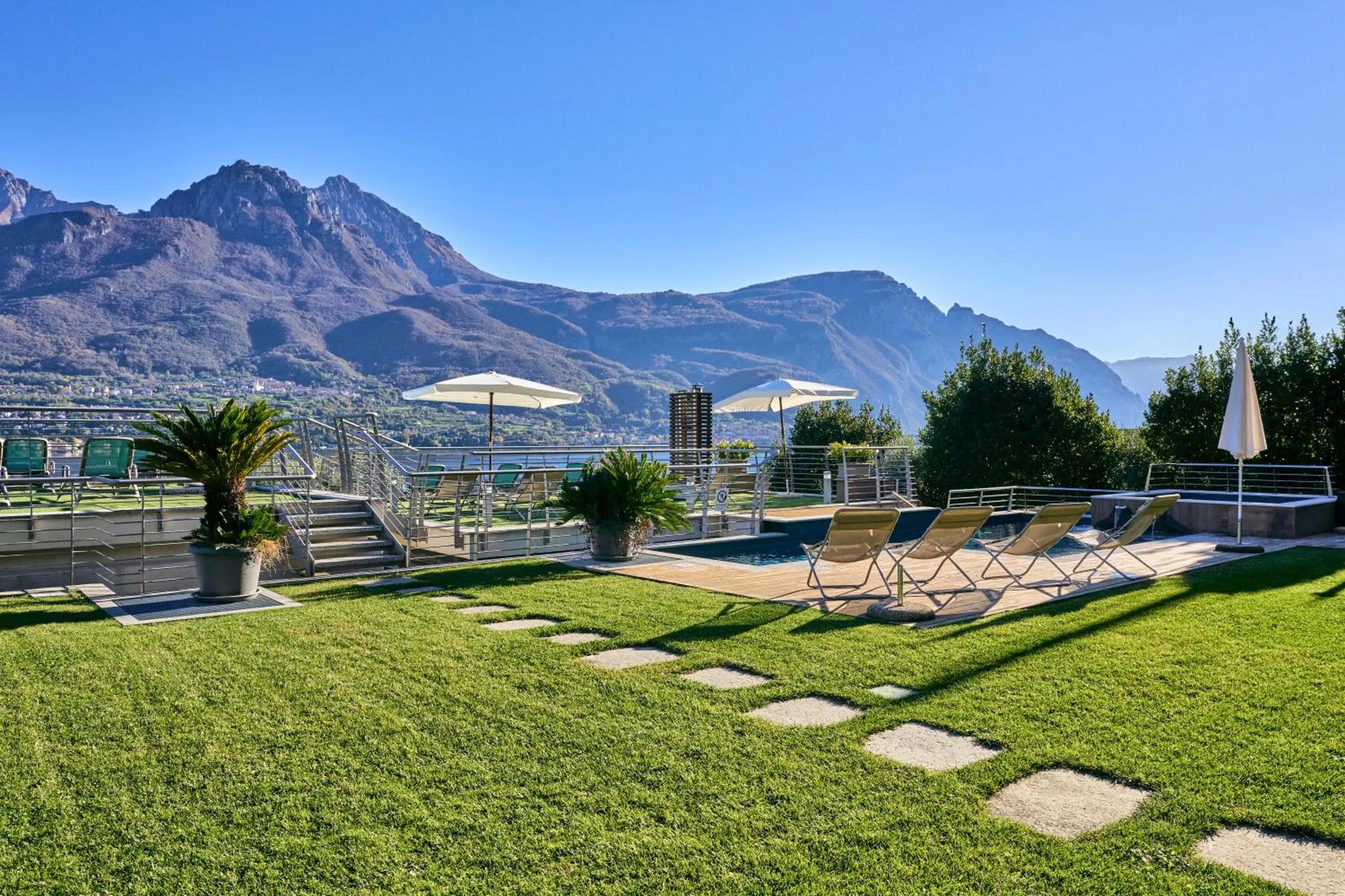 Garden view in Bellagio Village - Holiday Apartments by the Lake - Seasonal Warm Pool and Sauna