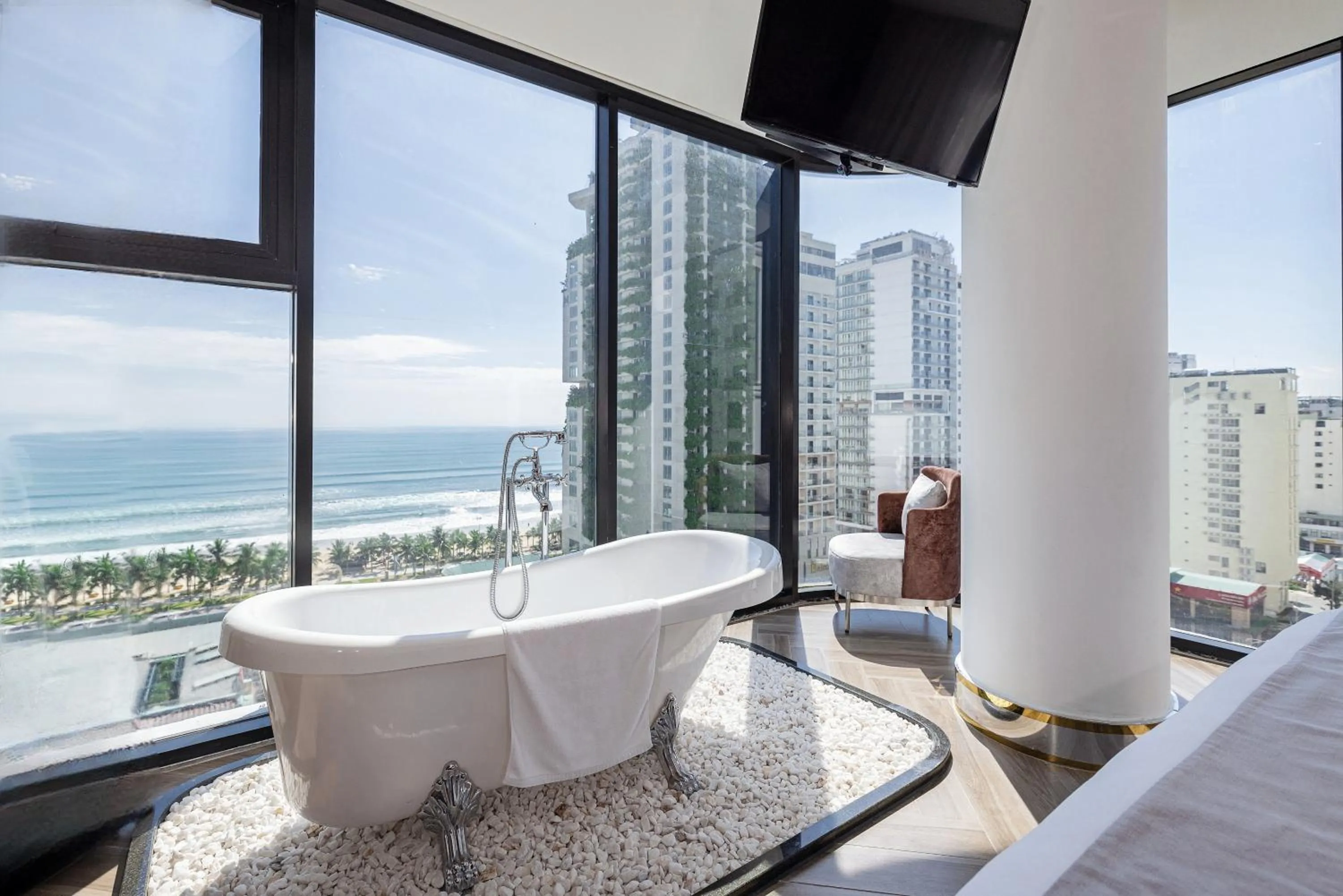 Bath, Bed in Cicilia Hotels & Spa Danang