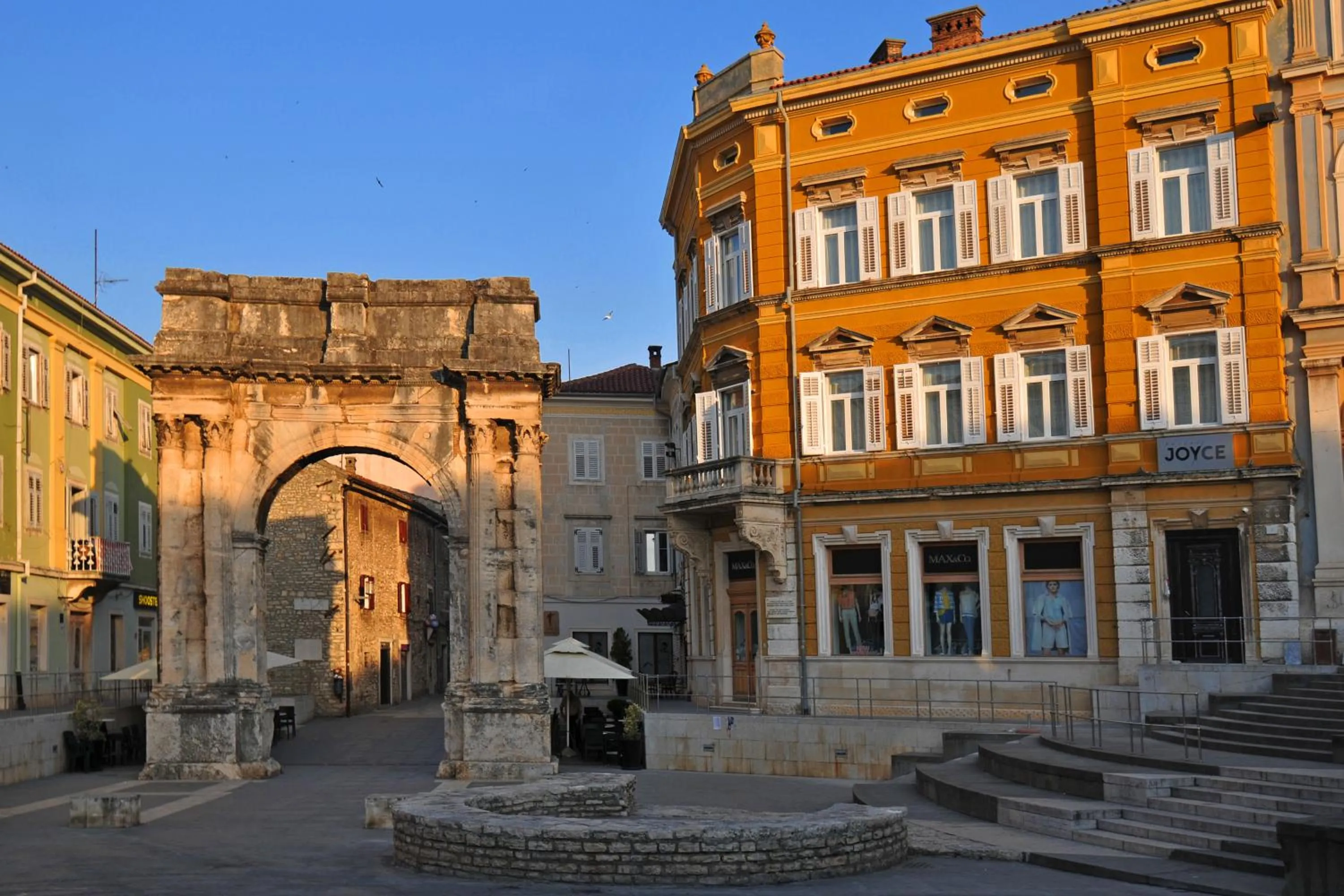 Sunrise in Boutique Suites Joyce