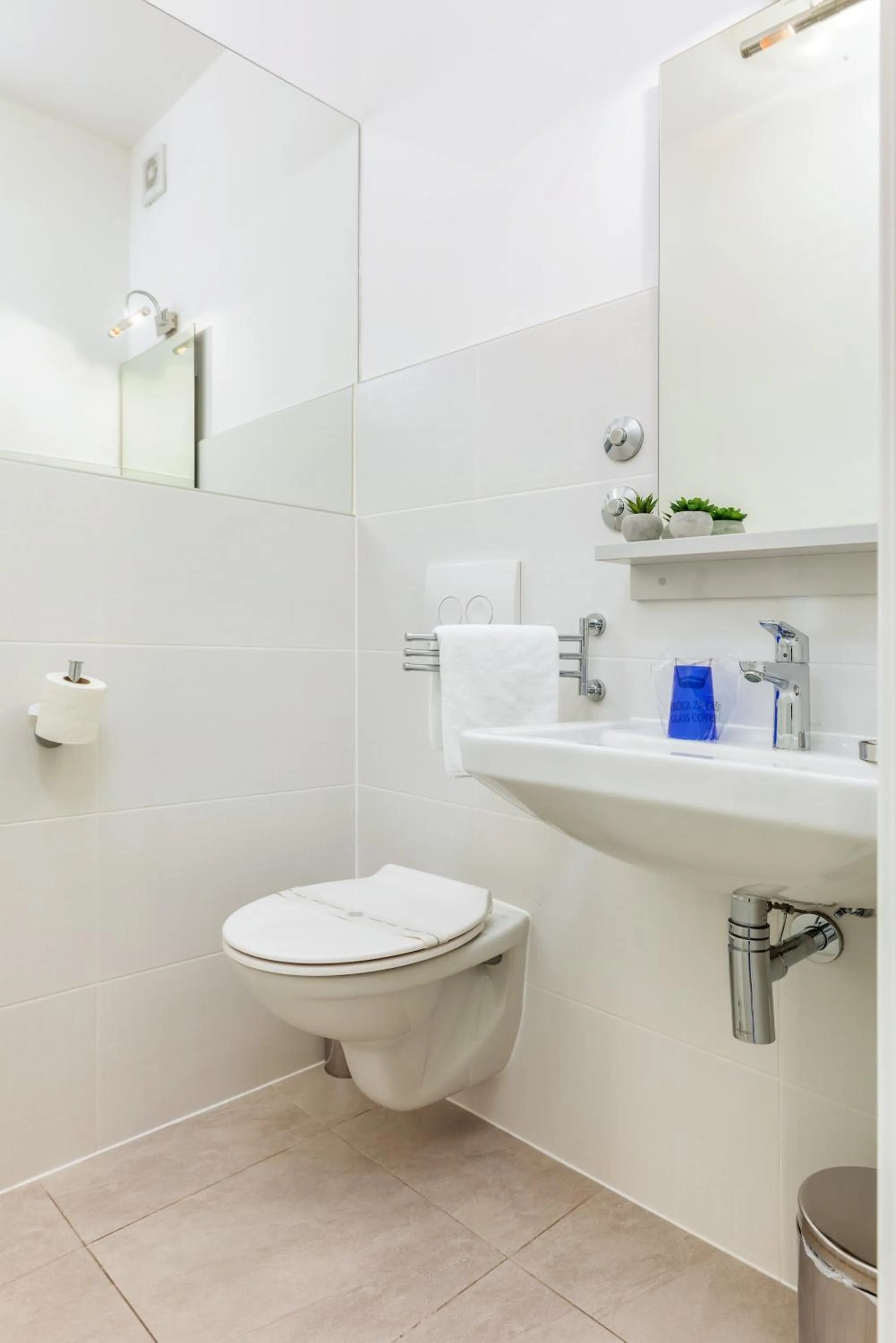 Shower in Boutique Suites Joyce