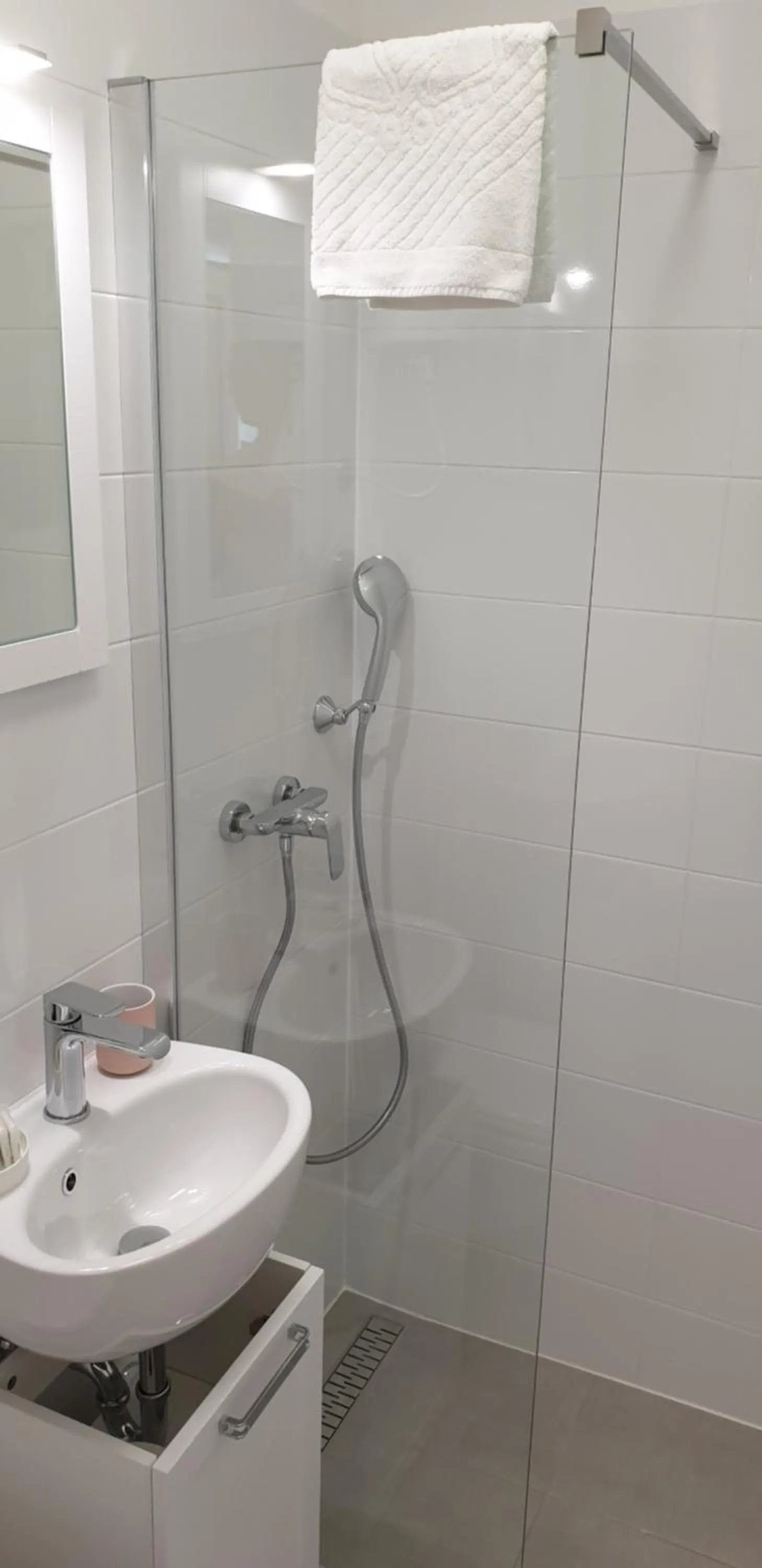 Shower in Boutique Suites Joyce