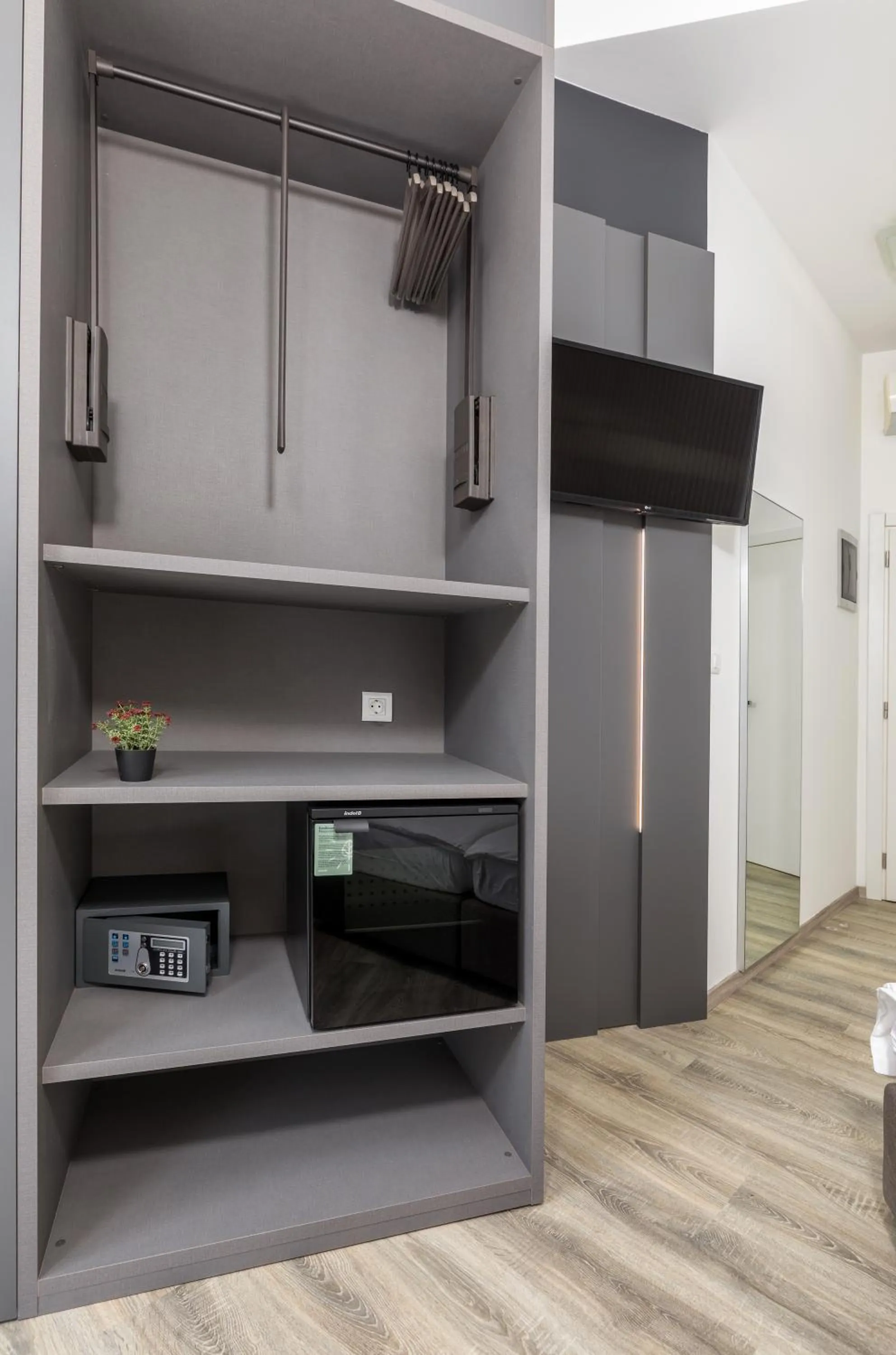 safe in Boutique Suites Joyce