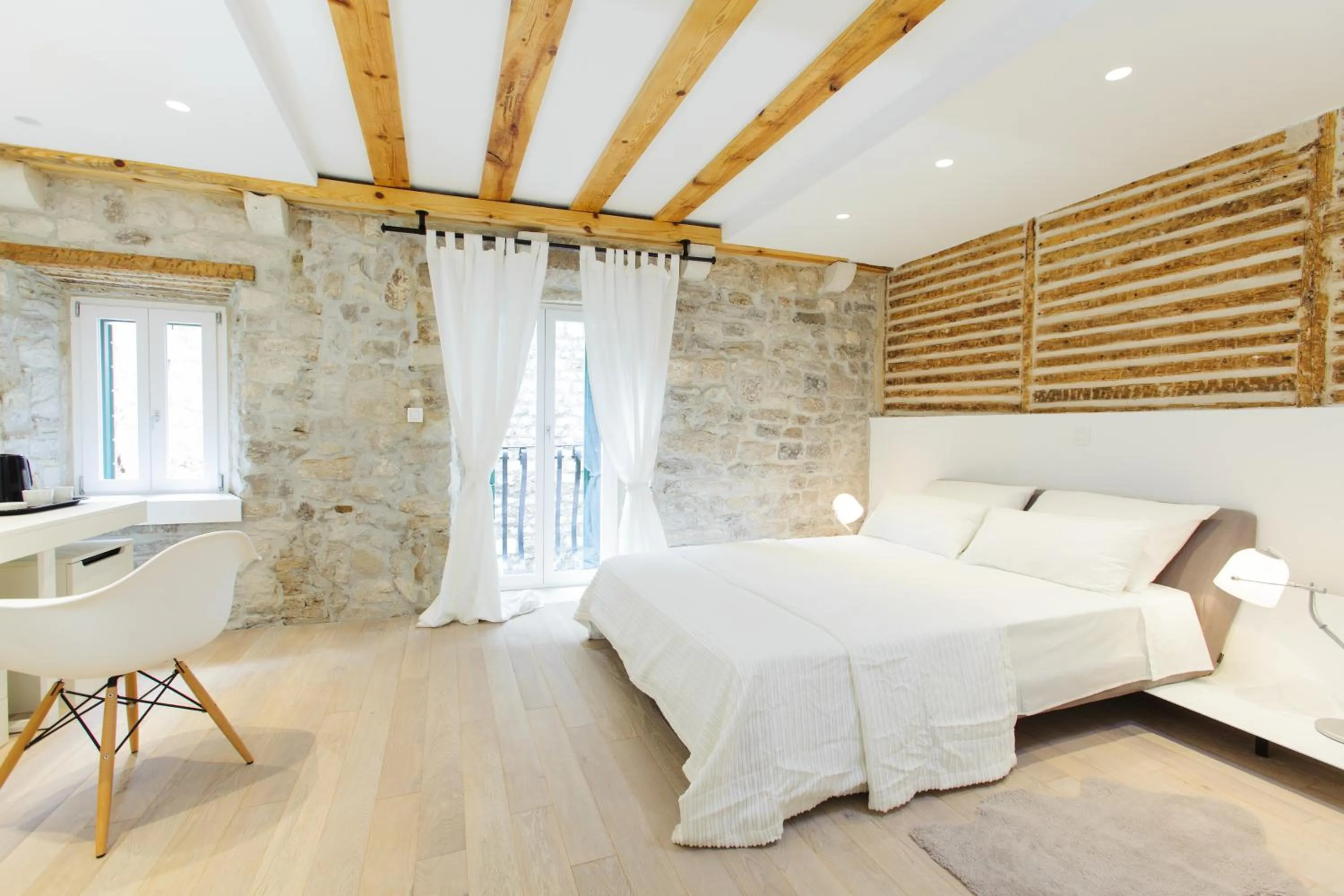 Deluxe Double Room with Balcony in Grgur Ninski Rooms