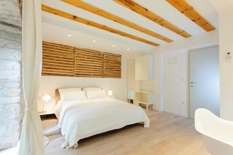 Deluxe Double Room with Balcony in Grgur Ninski Rooms