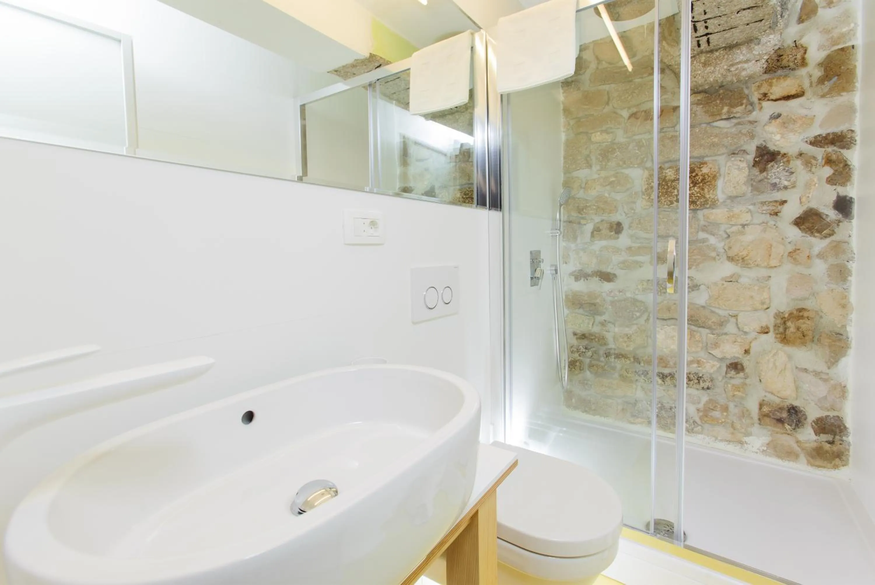 Deluxe Double Room with Balcony in Grgur Ninski Rooms